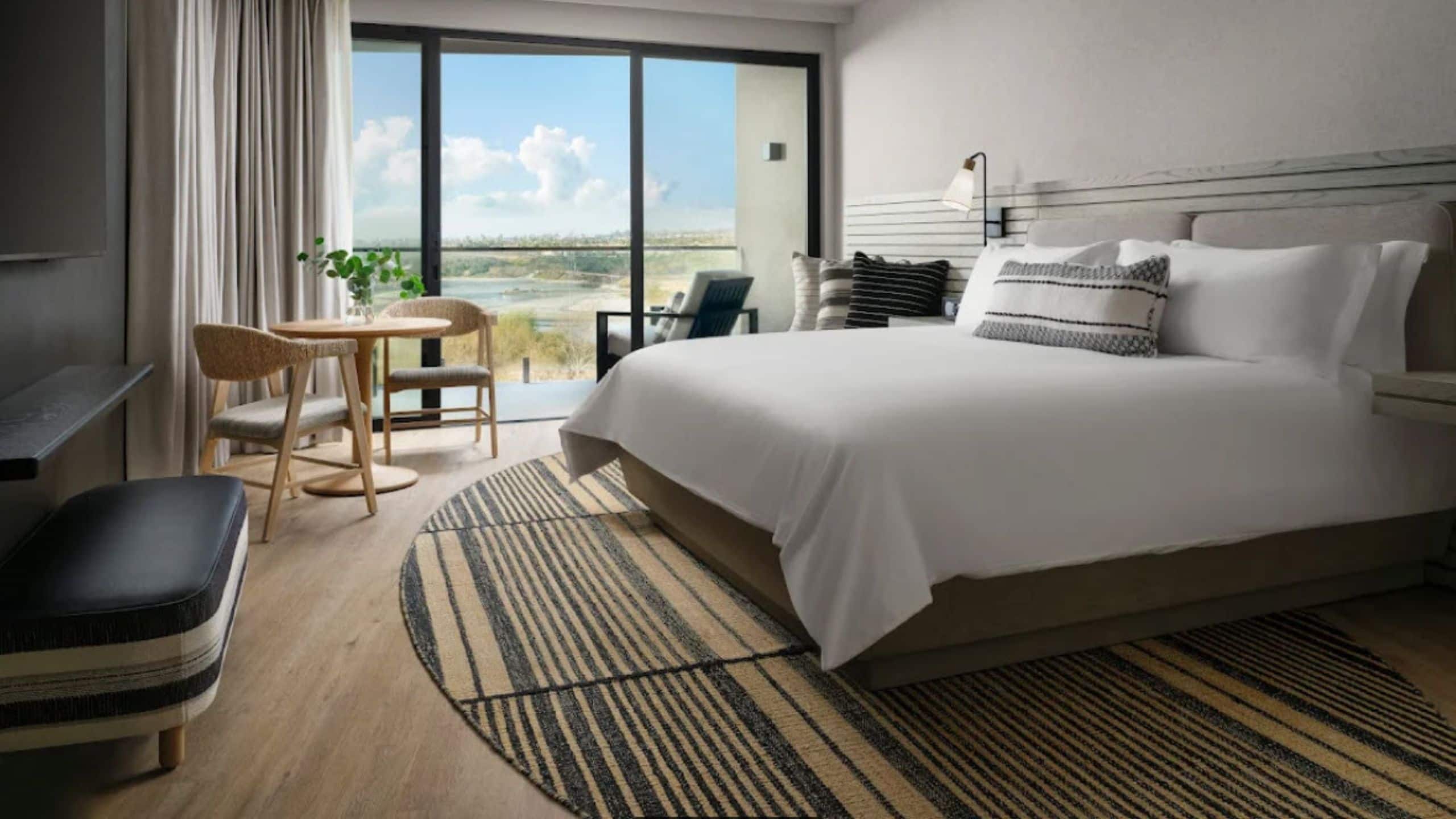 One King Bed Lagoon View - Image 1