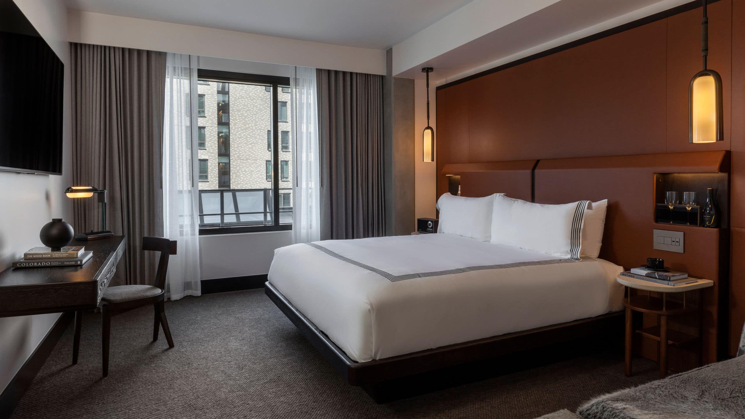 1 King Bed - Image 3