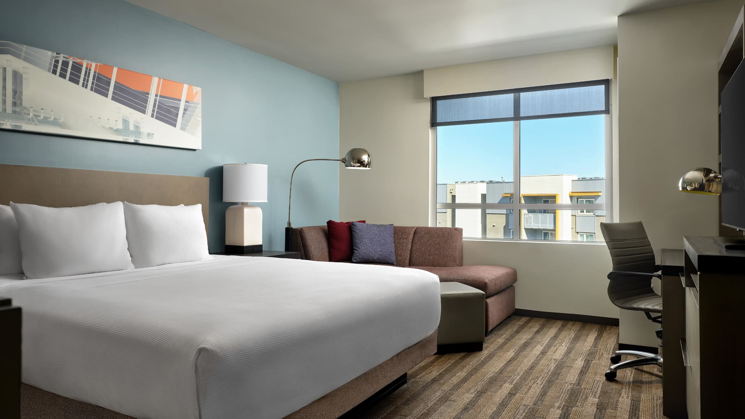 Den Guestroom | King Bed - Image 1