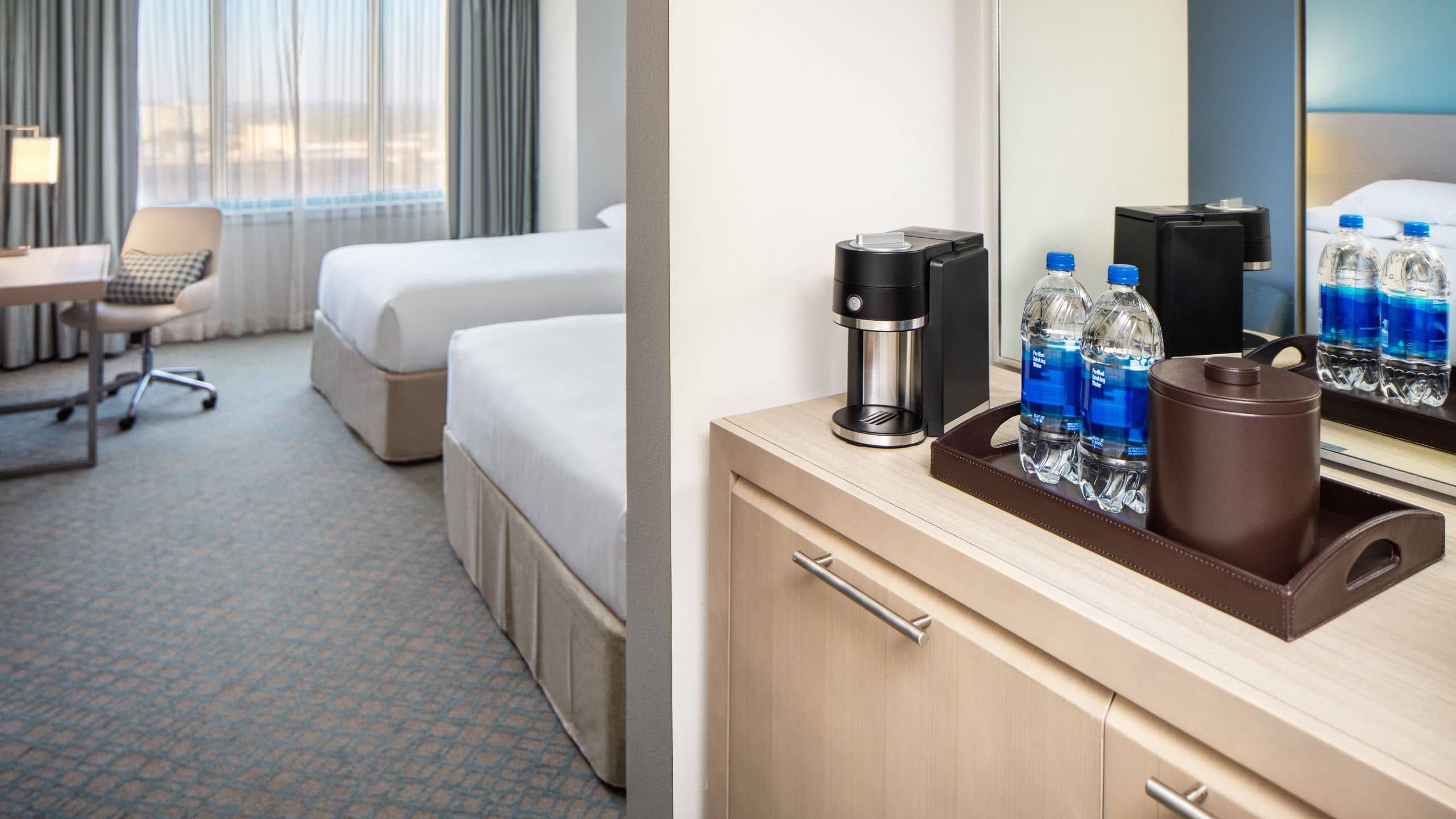 2 Queen Beds Accessible Tub - Image 3