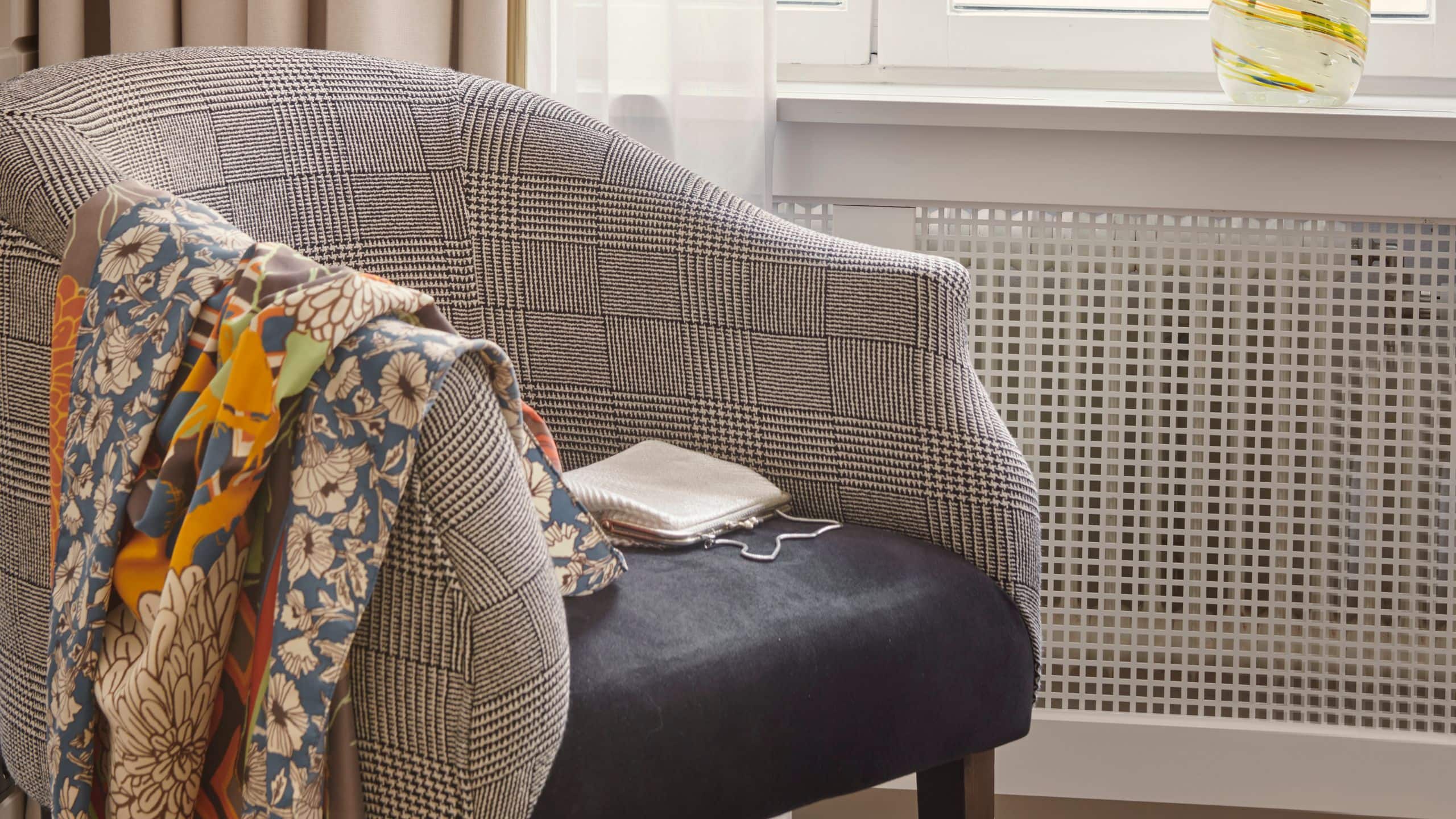 1 Queen Bed - Image 4