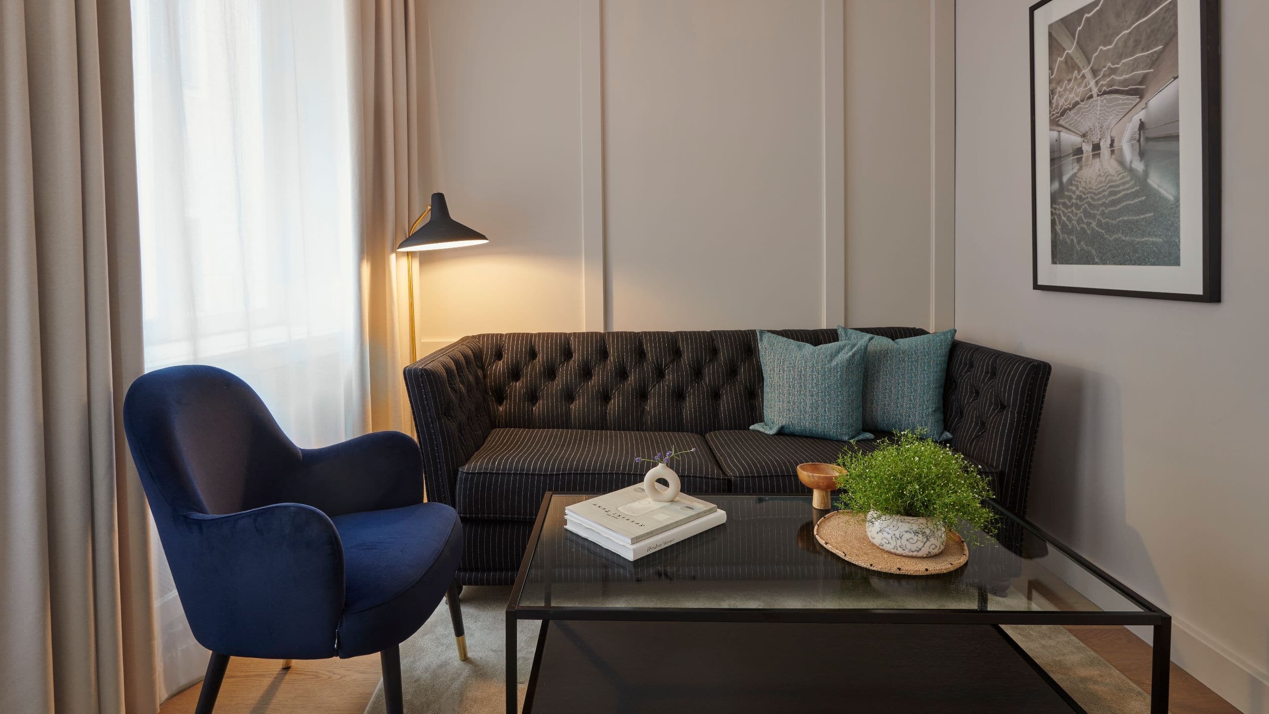 Corner Suite with Sea View - Image 4