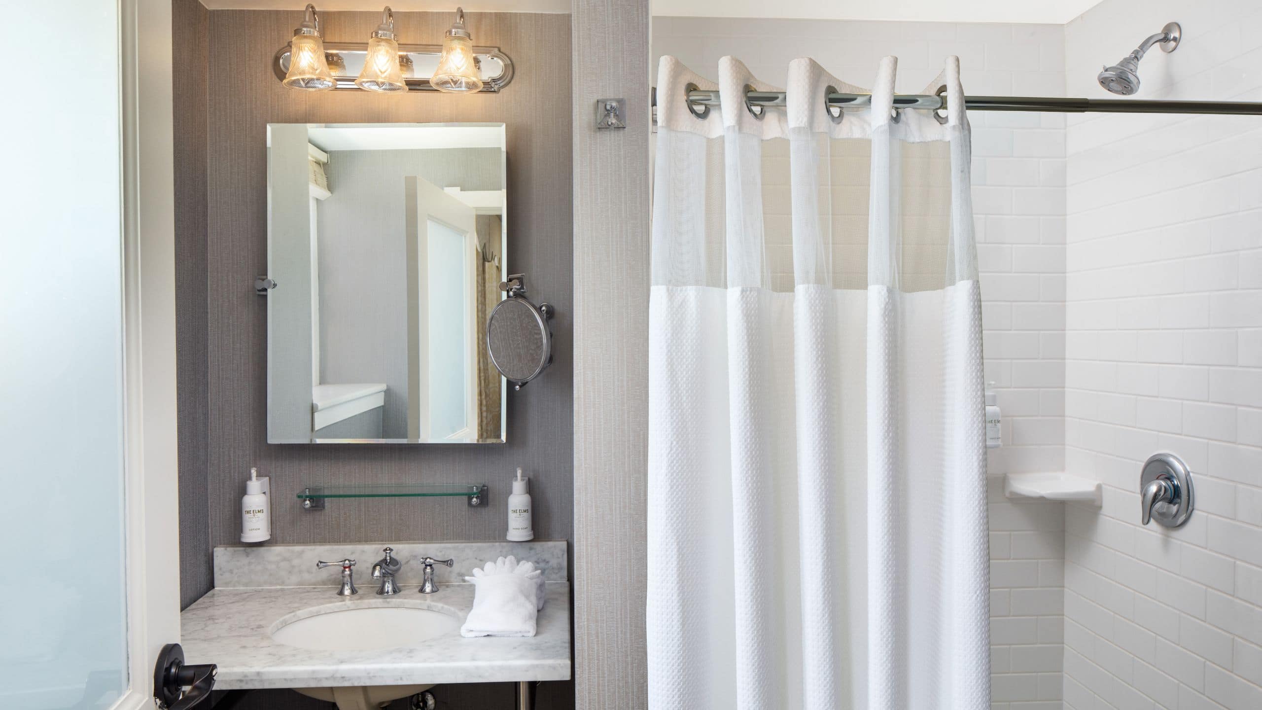 1 Queen Bed - Image 3