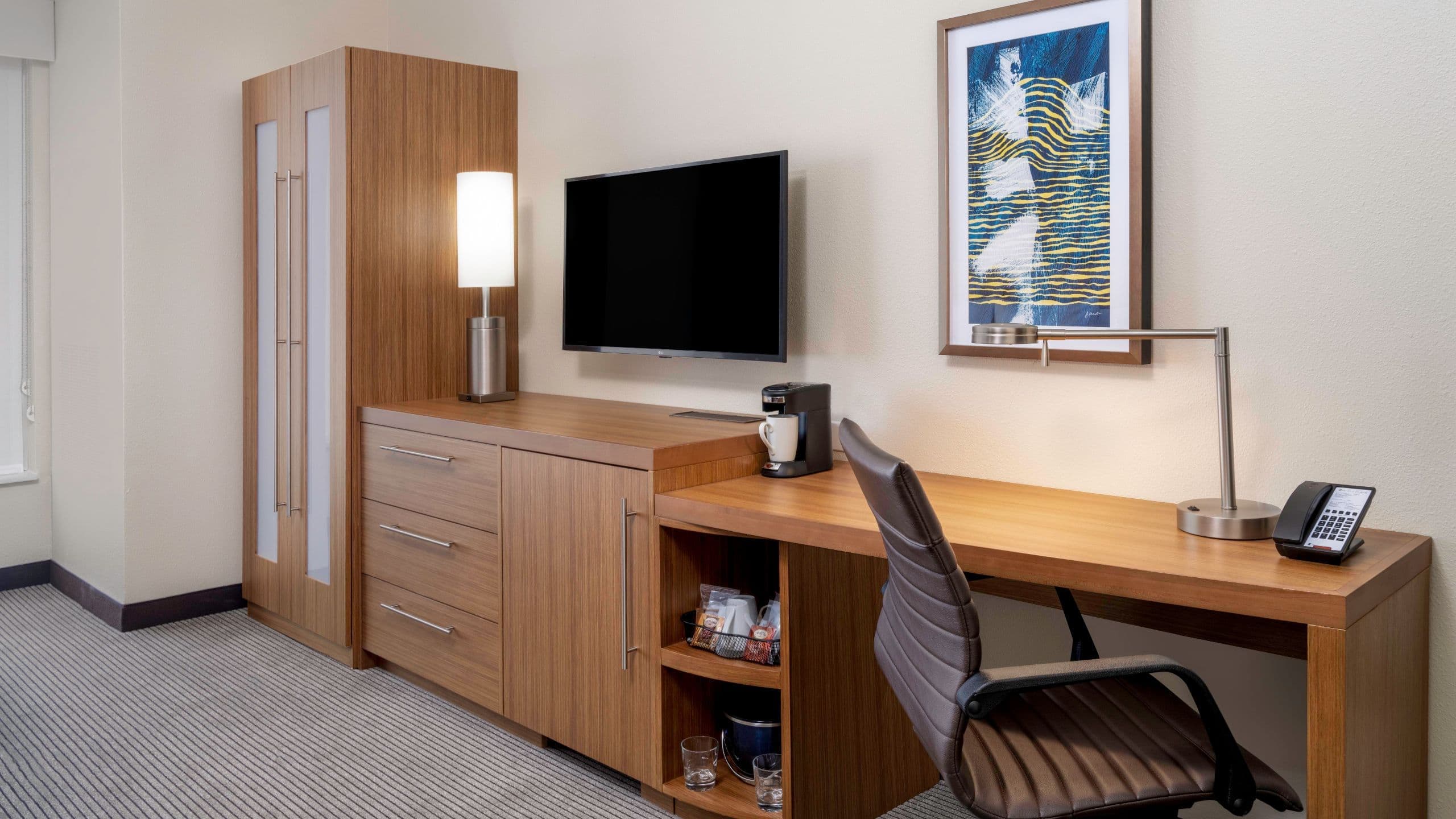 Accessible | Two Queen Beds (plus Sofa Bed) / Roll-in Shower - Image 3