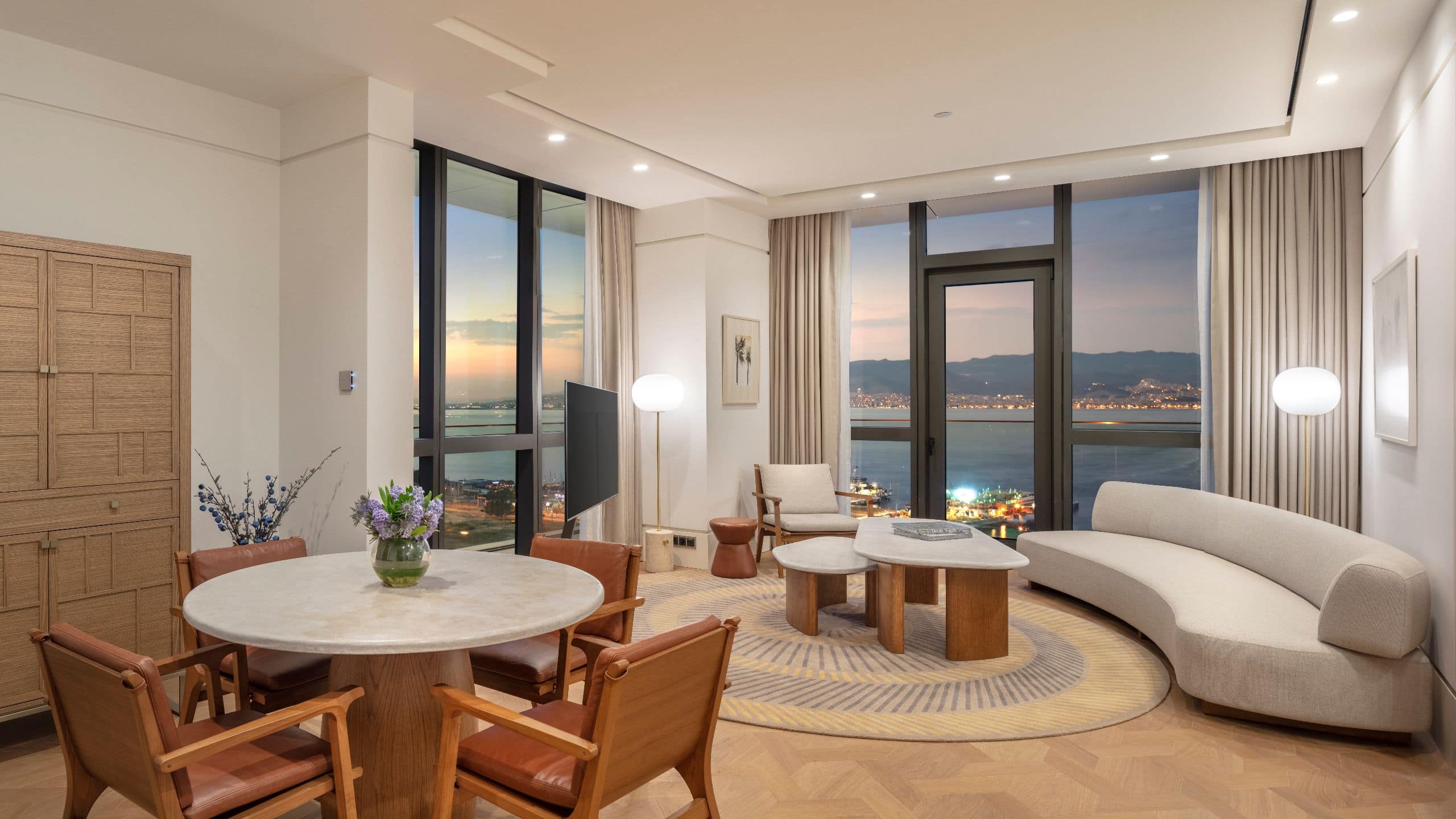 Grand Suite with balcony - Image 3