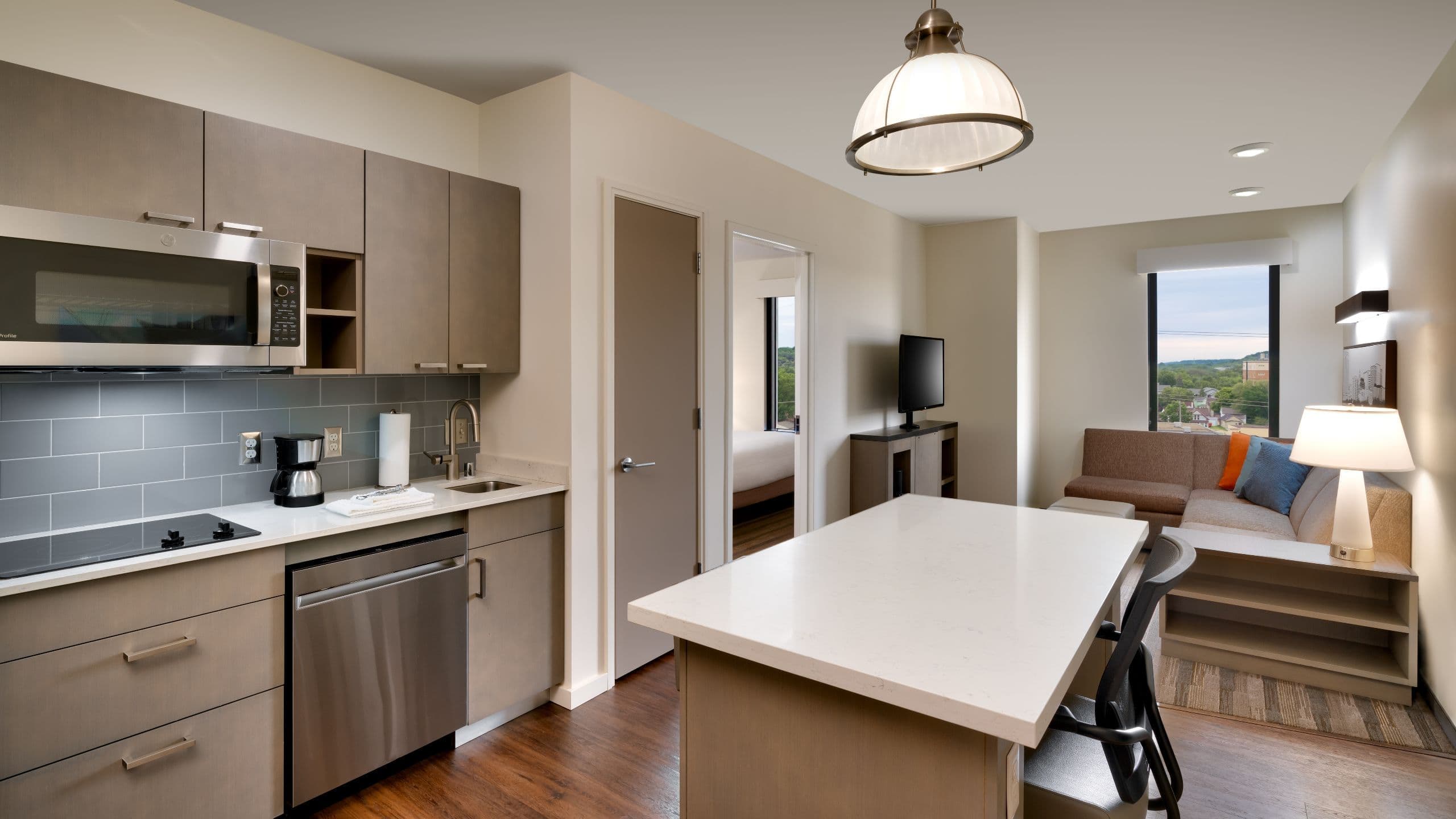 One Bedroom Kitchen Suite King Bed (Plus Sofa Bed) - Image 4