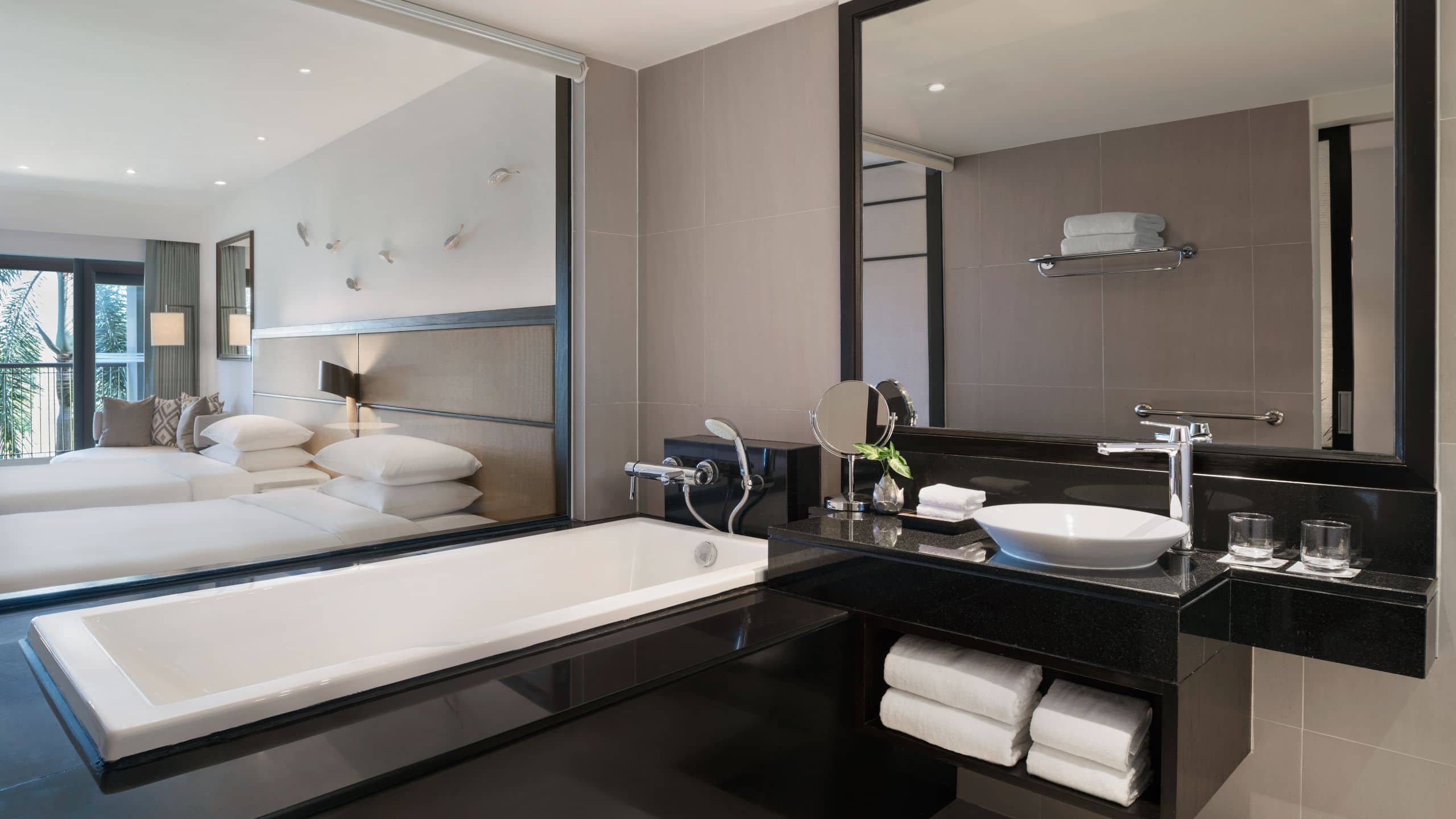 2 Twin Beds - Image 3