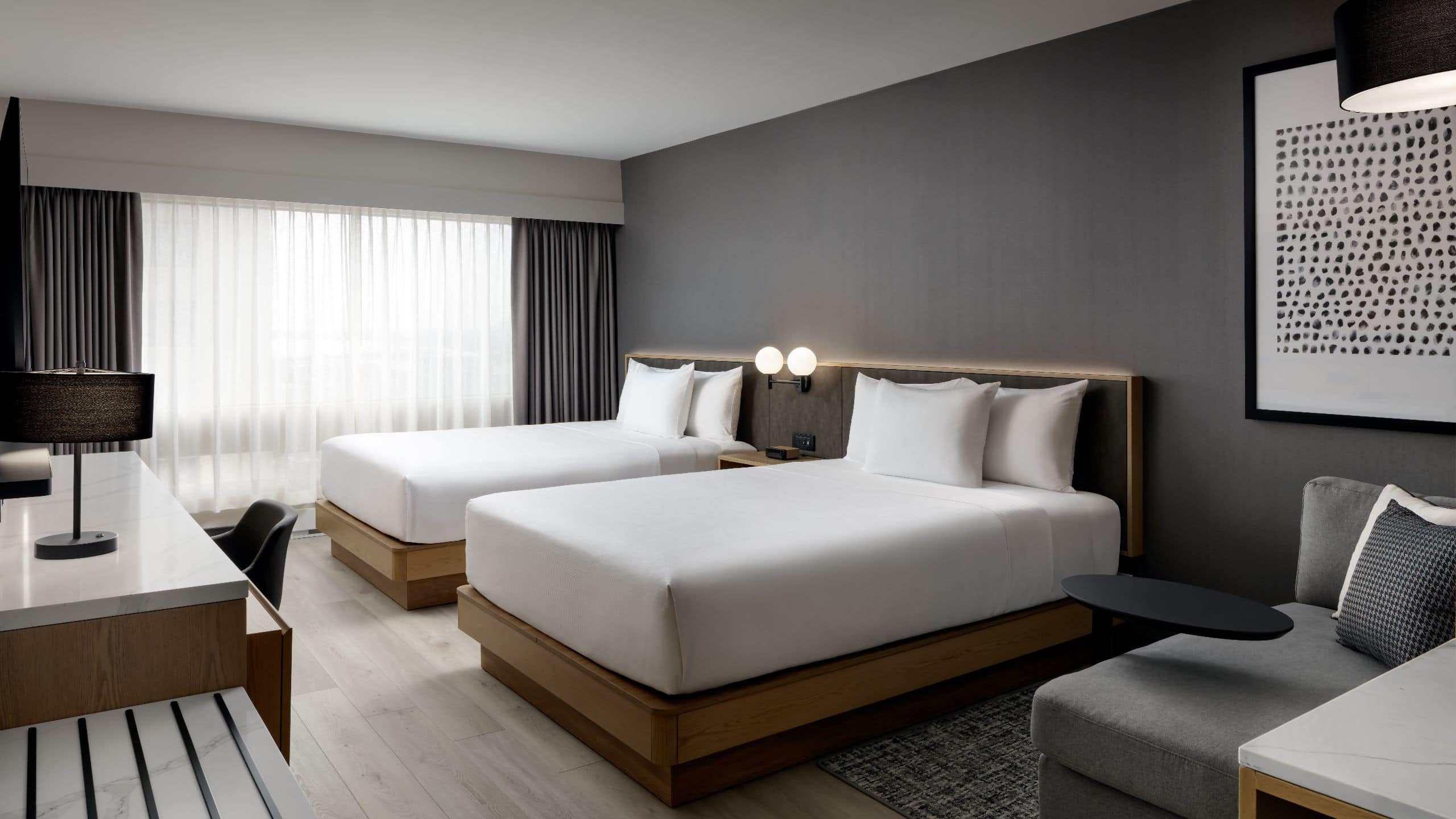 2 Queen Beds - Image 1