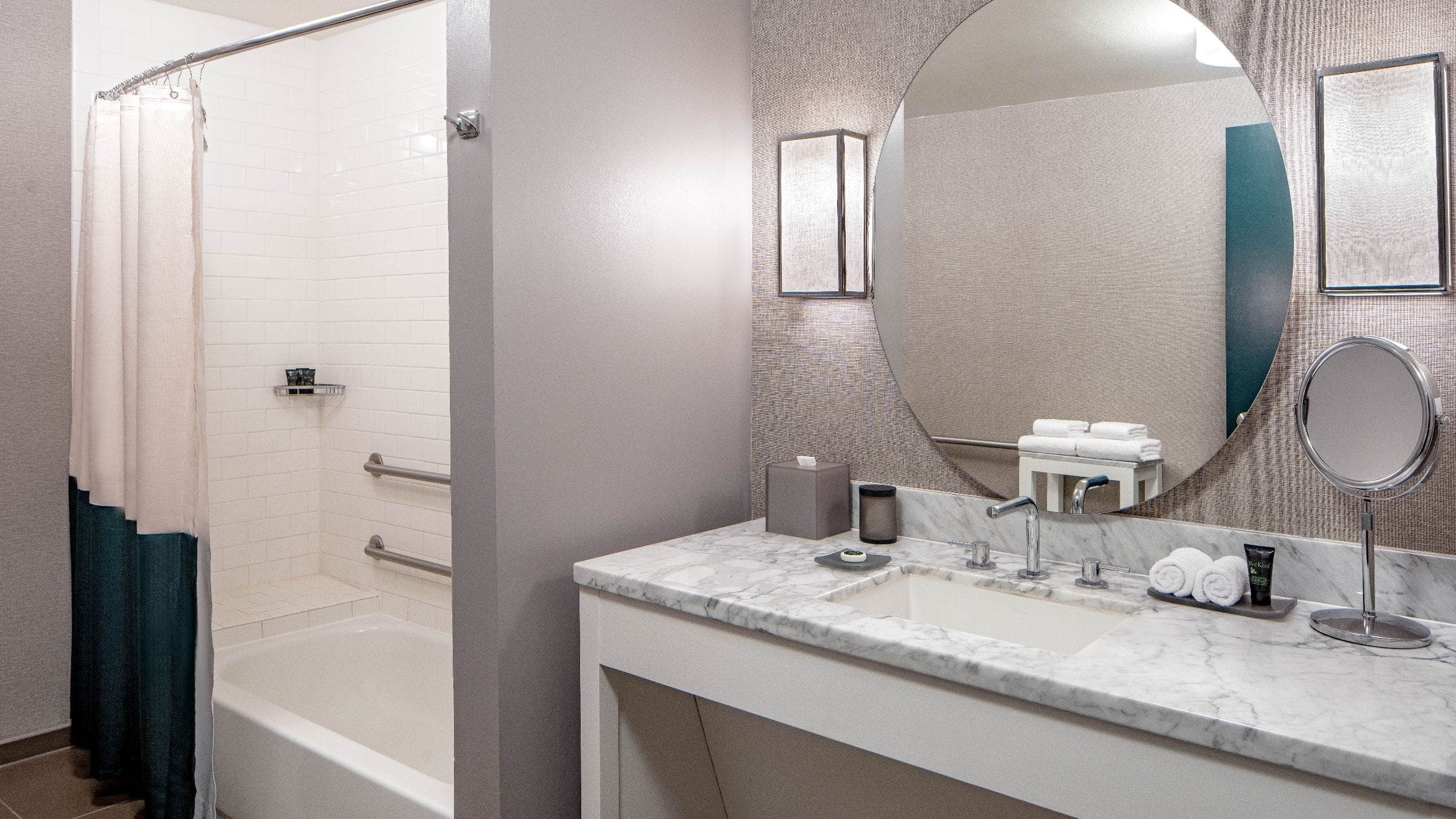 1 King Bed with ADA Tub - Image 2