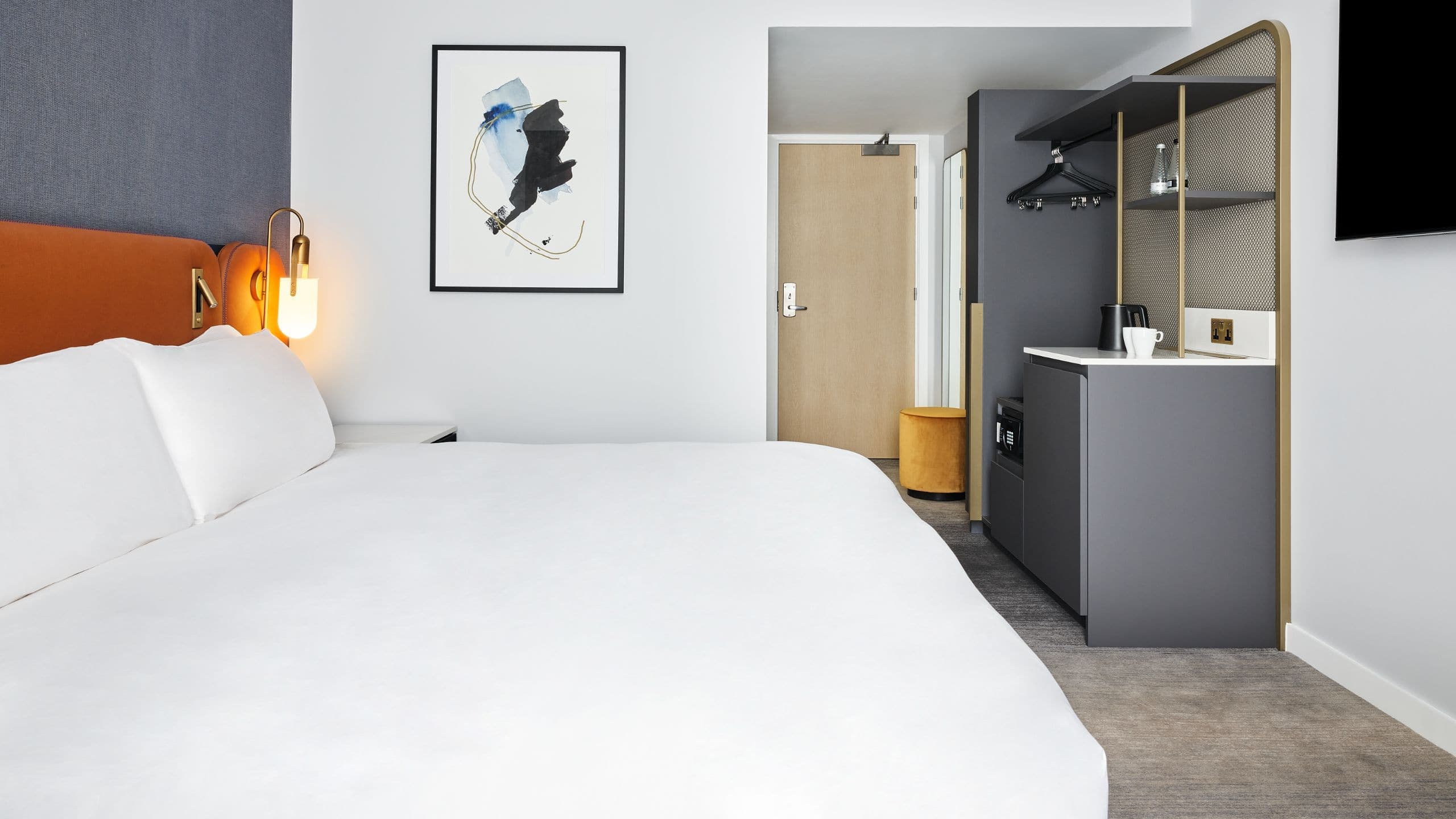 1 King Bed - Image 4