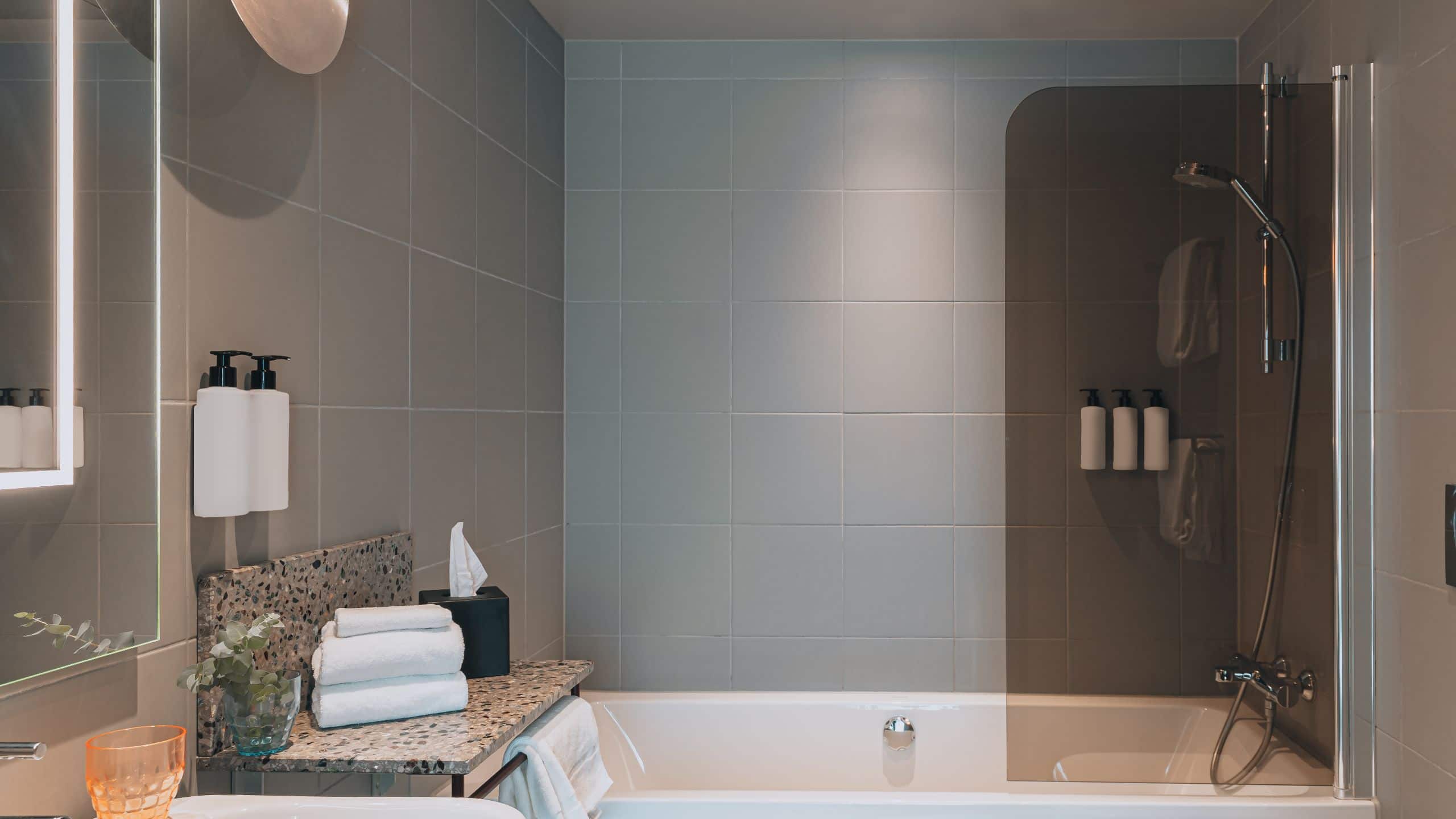 King Bed Junior Suite Ocean View - Image 6