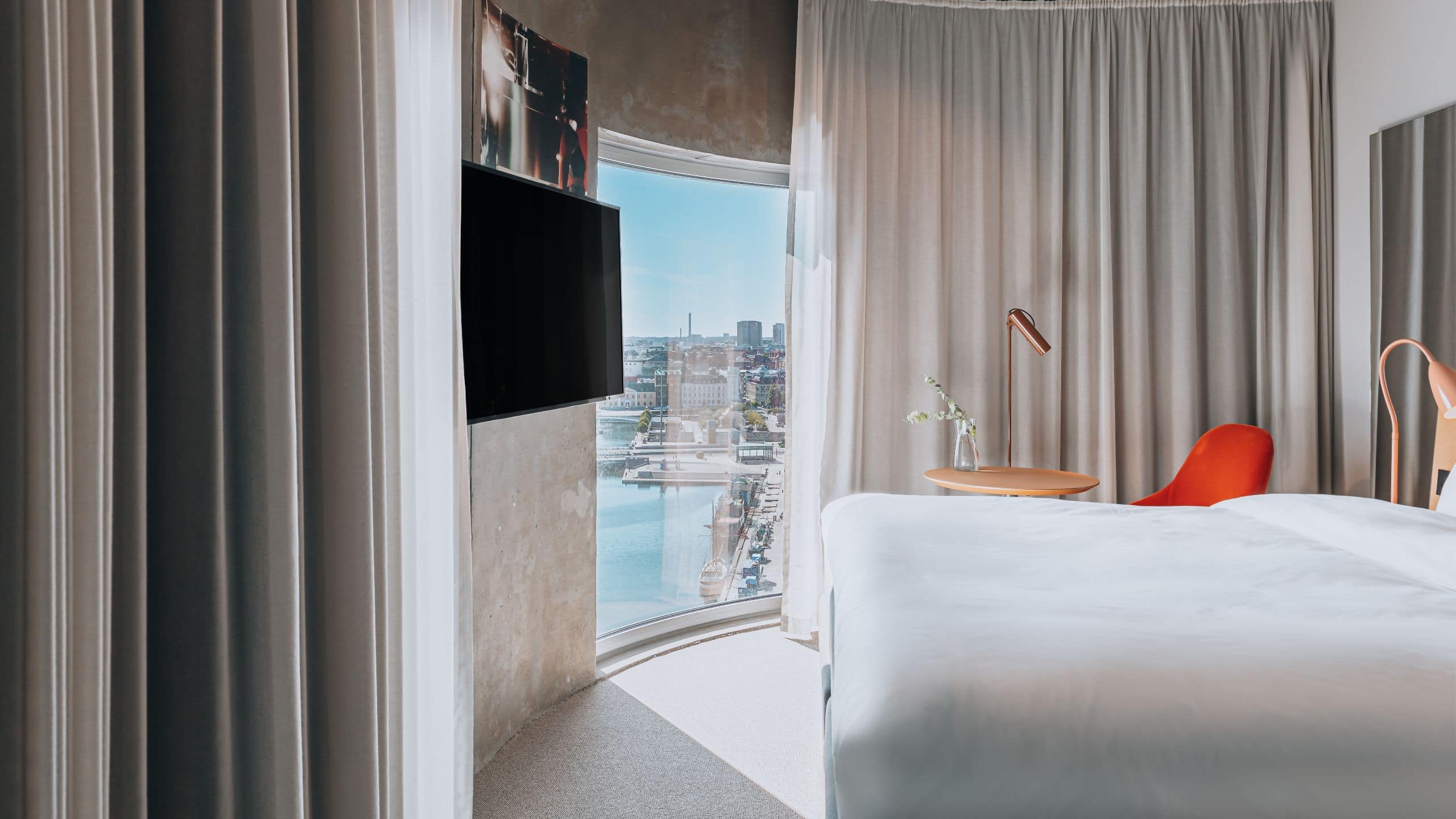 King Bed City View - Image 1