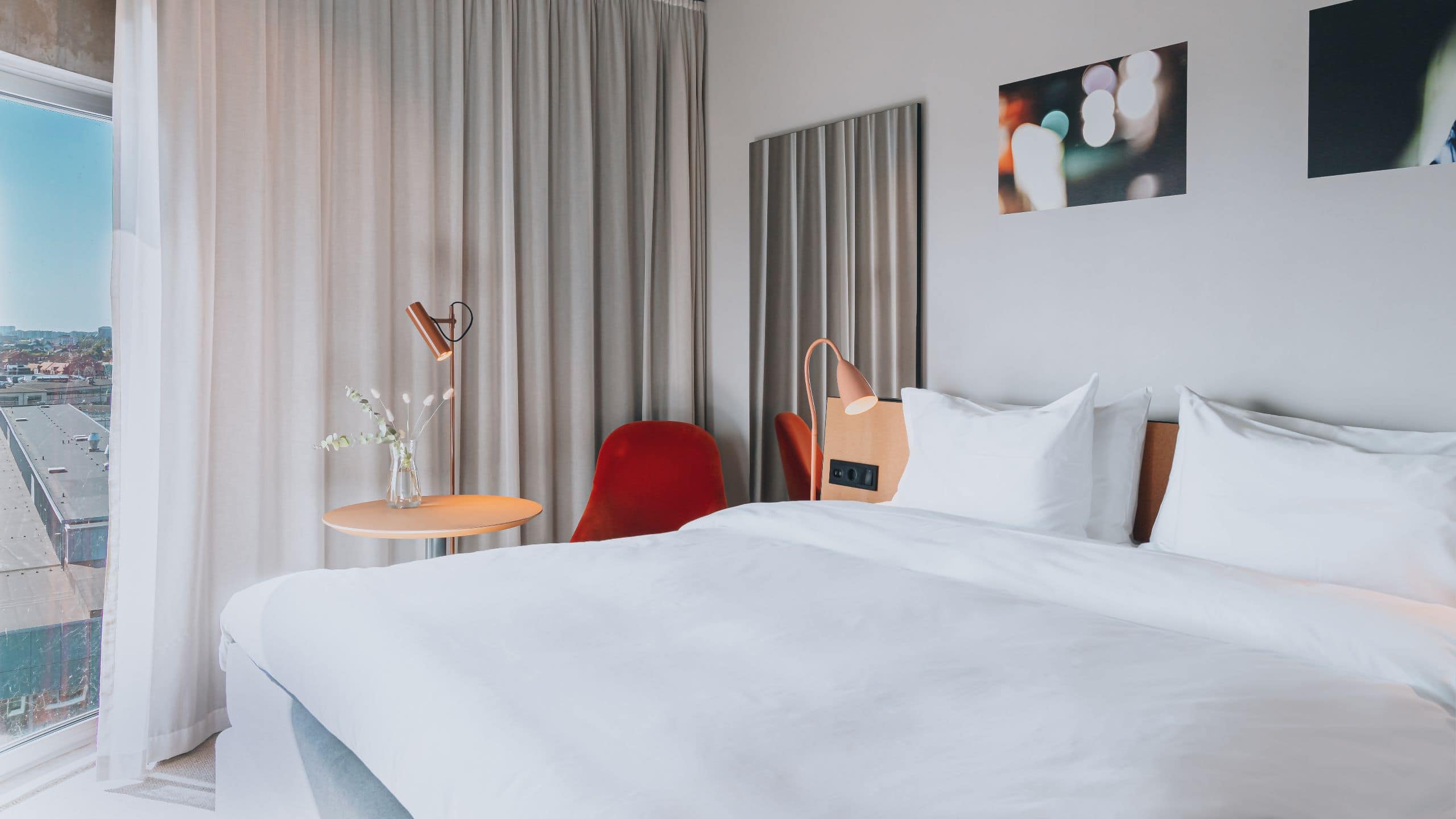 King Bed City View - Image 2