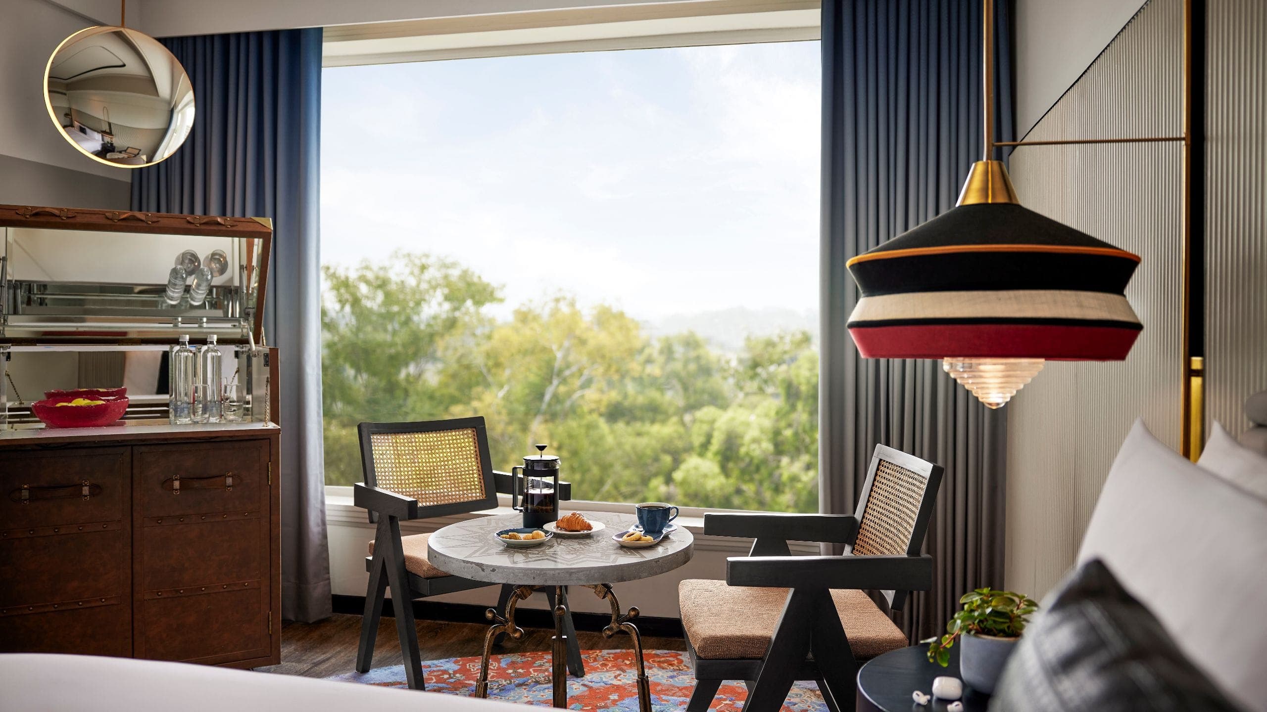 2 Twin Beds - Image 2