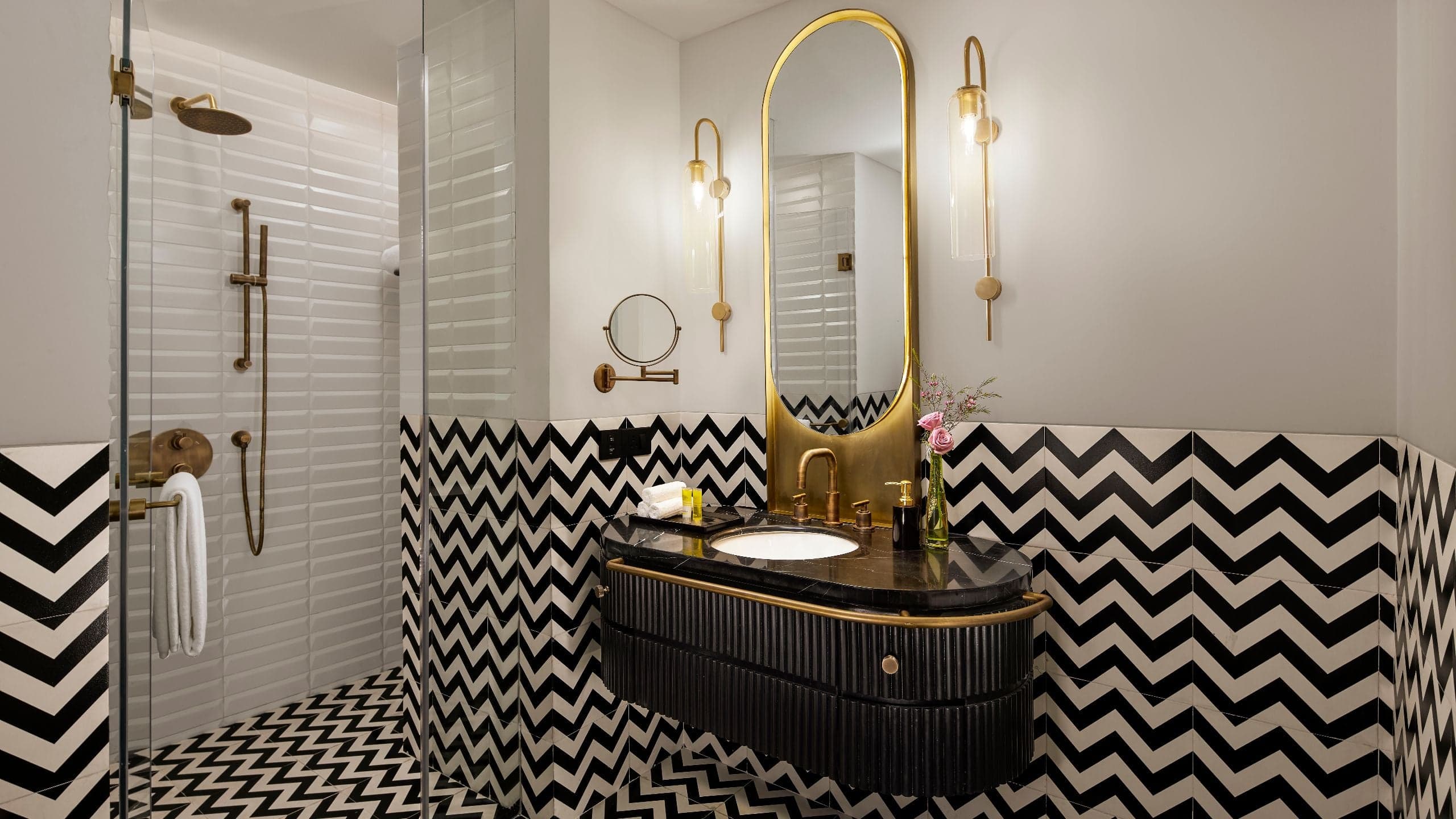 2 Twin Beds - Image 4