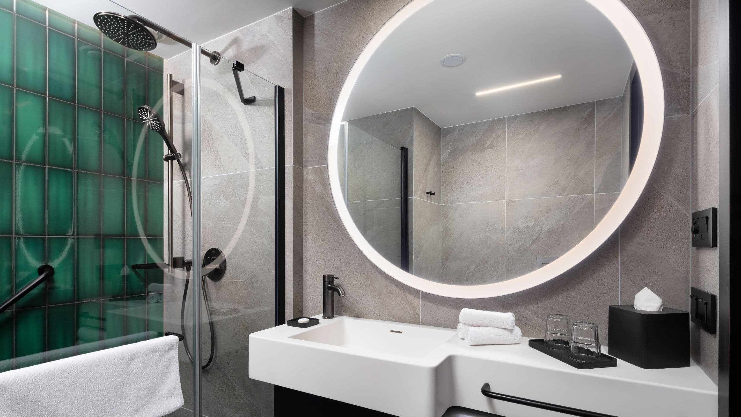 2 Twin Beds - Image 5