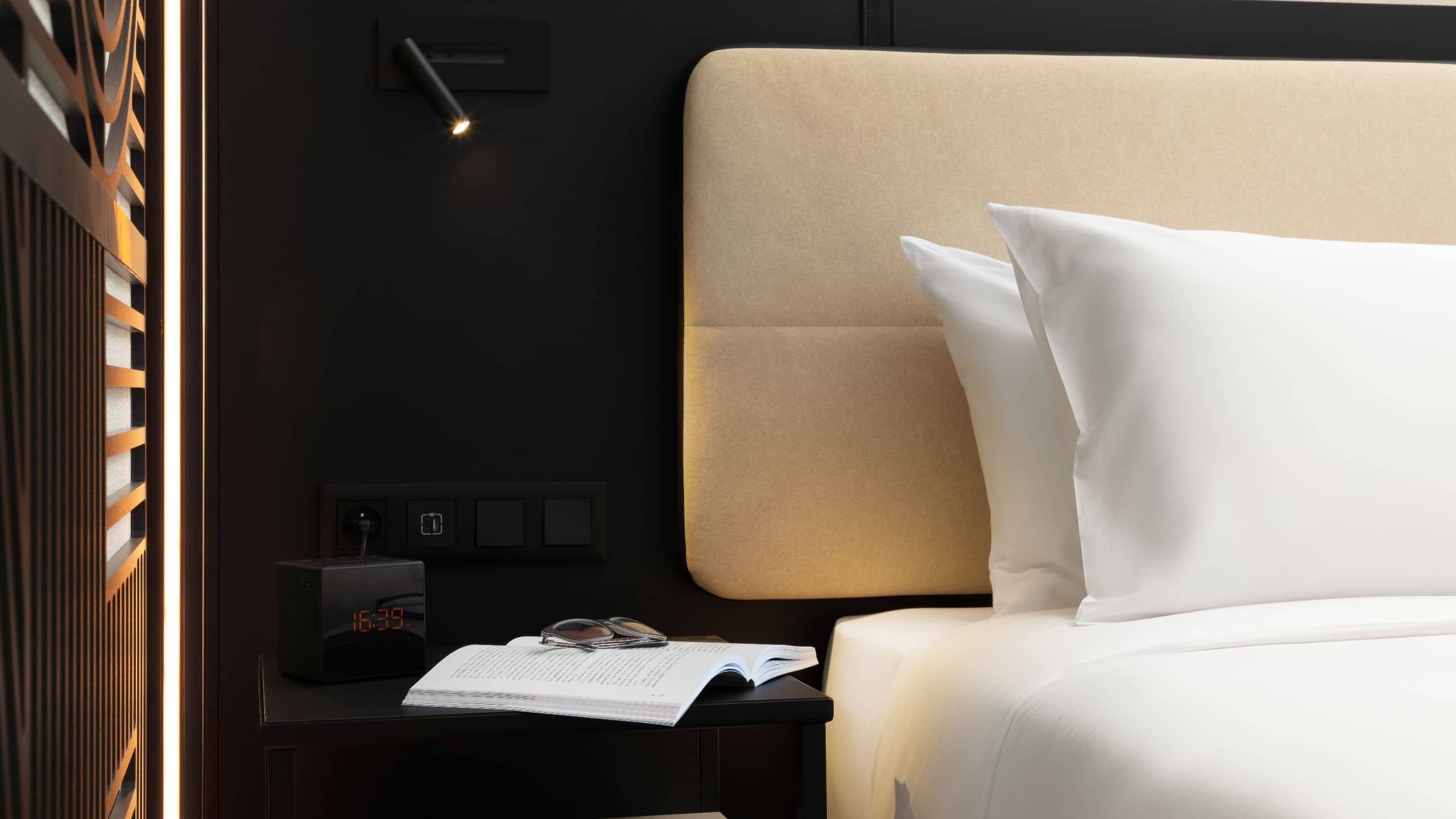 Accessible King Bed - Image 4