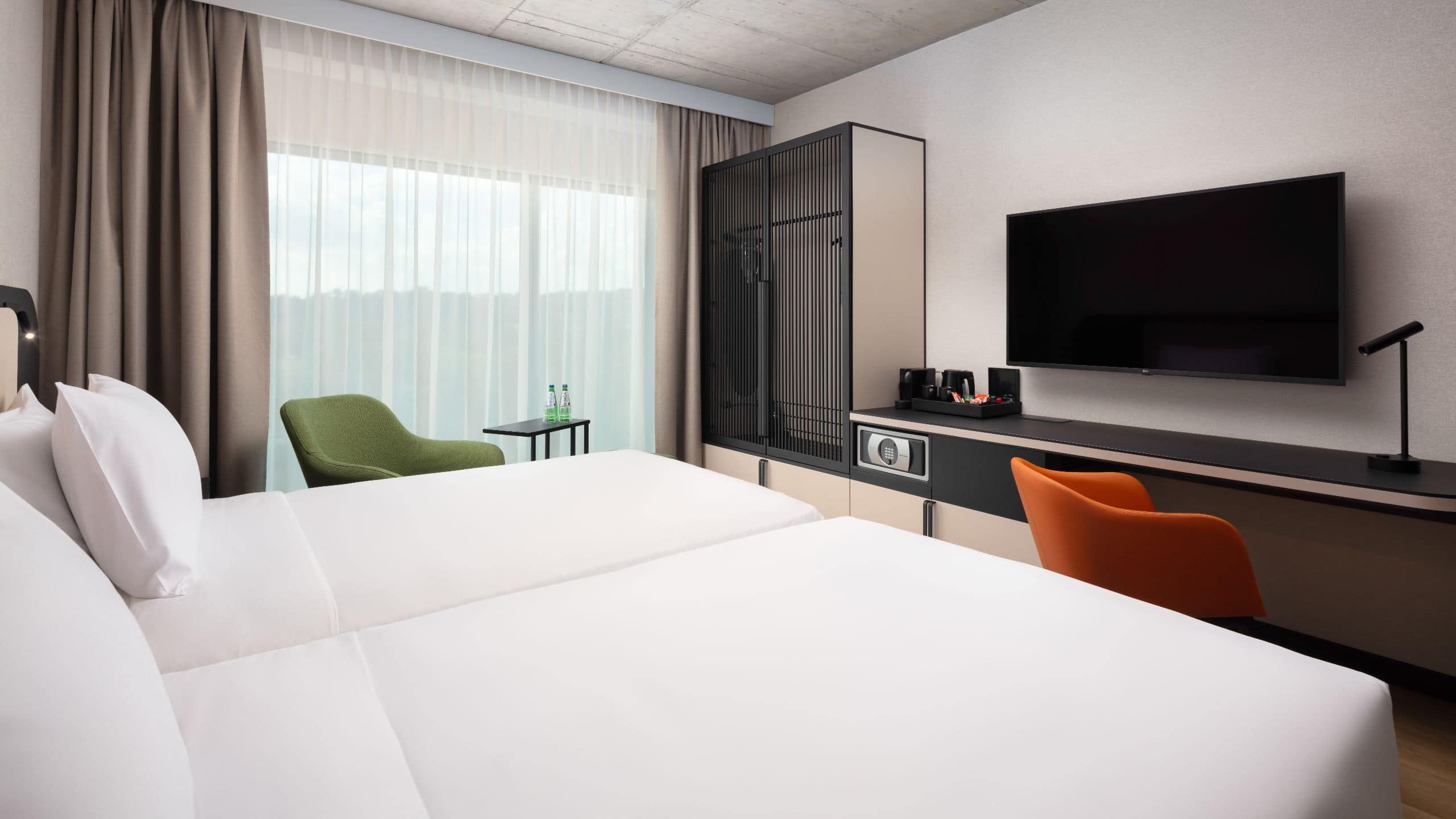 2 Twin Beds - Image 2