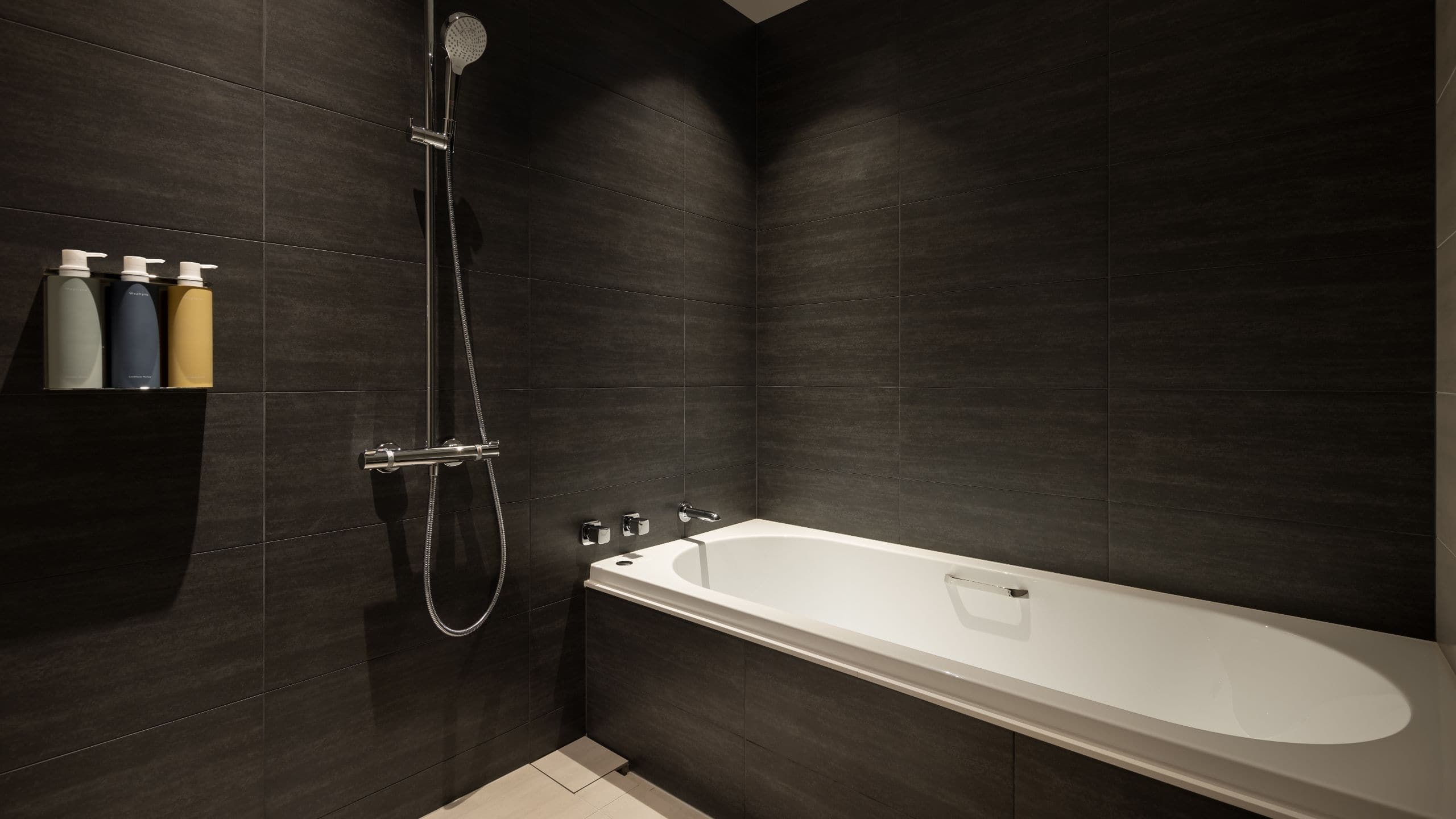 1 King Bed - Image 3