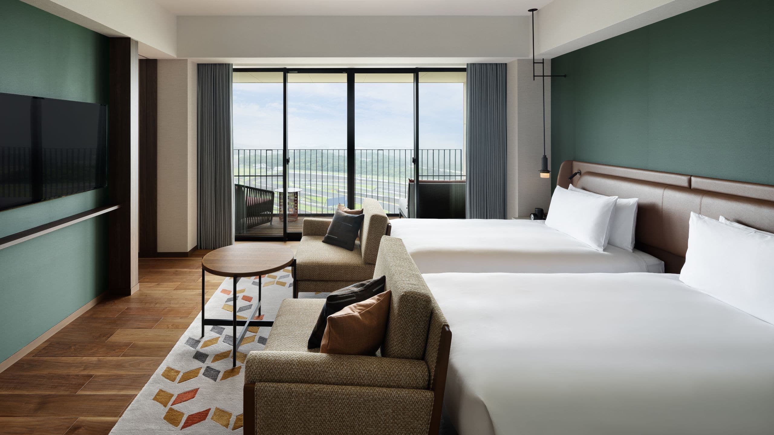 Grand Prix Suite, 2 Twin Beds, Circuit View - Image 1