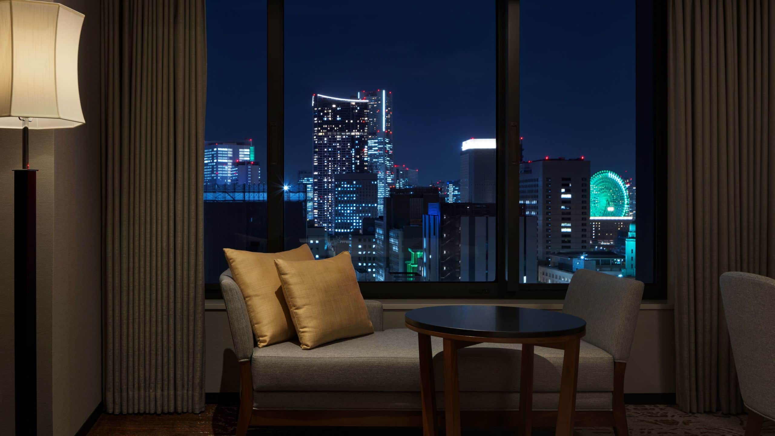 1 King Bed, Club Access - Image 3