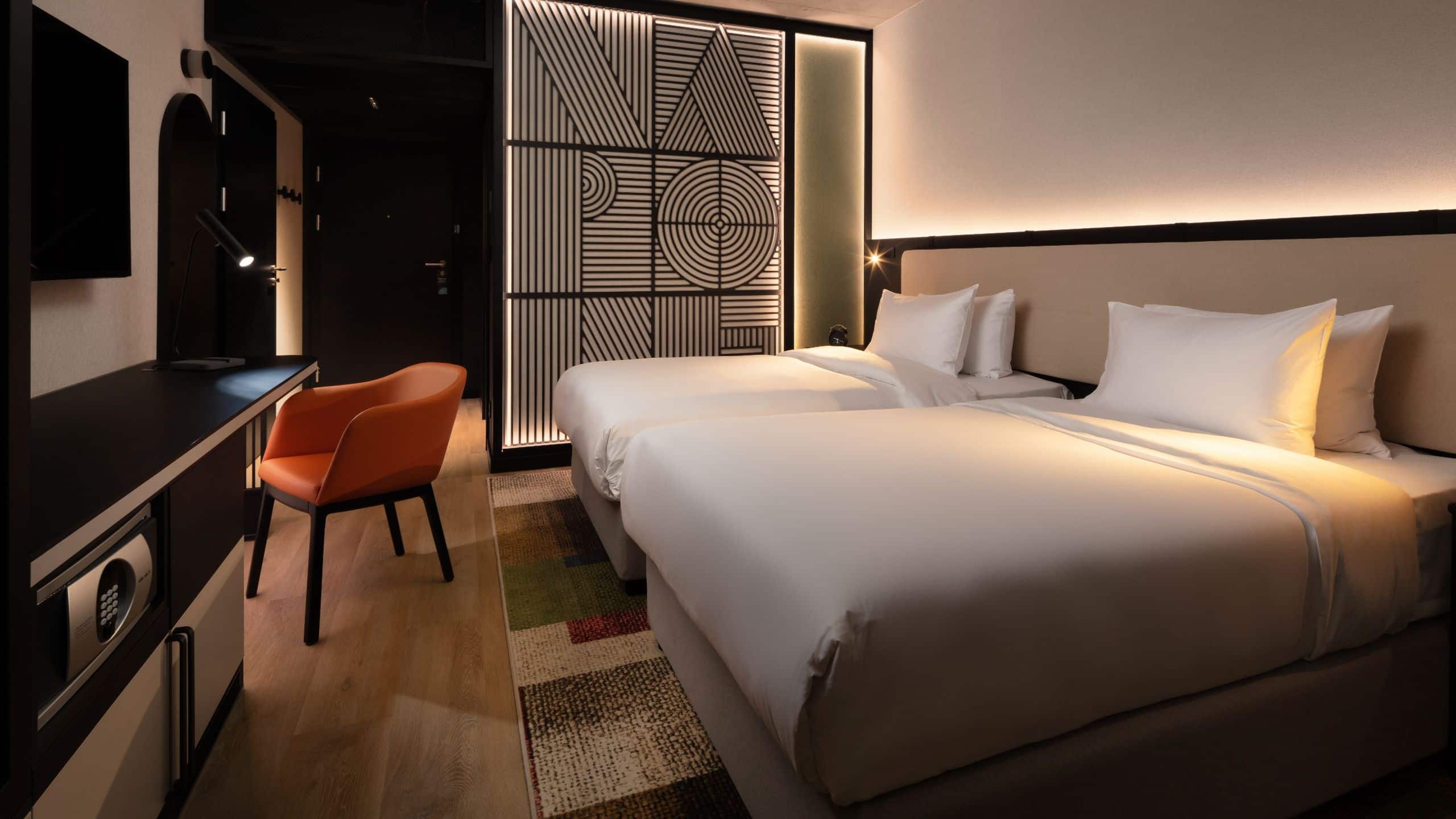 2 Twin Beds - Image 7