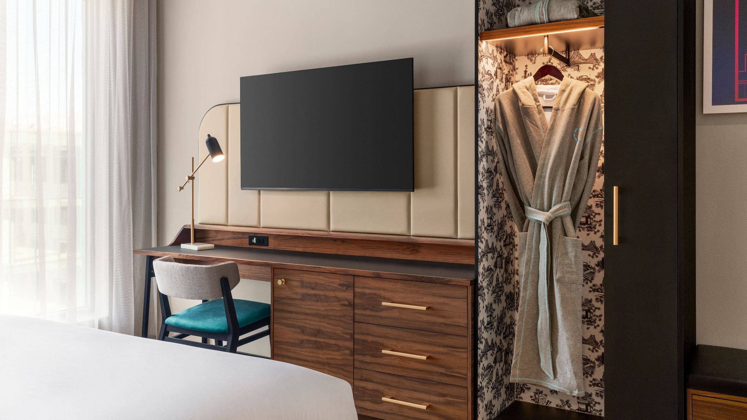 1 King Bed - Image 2