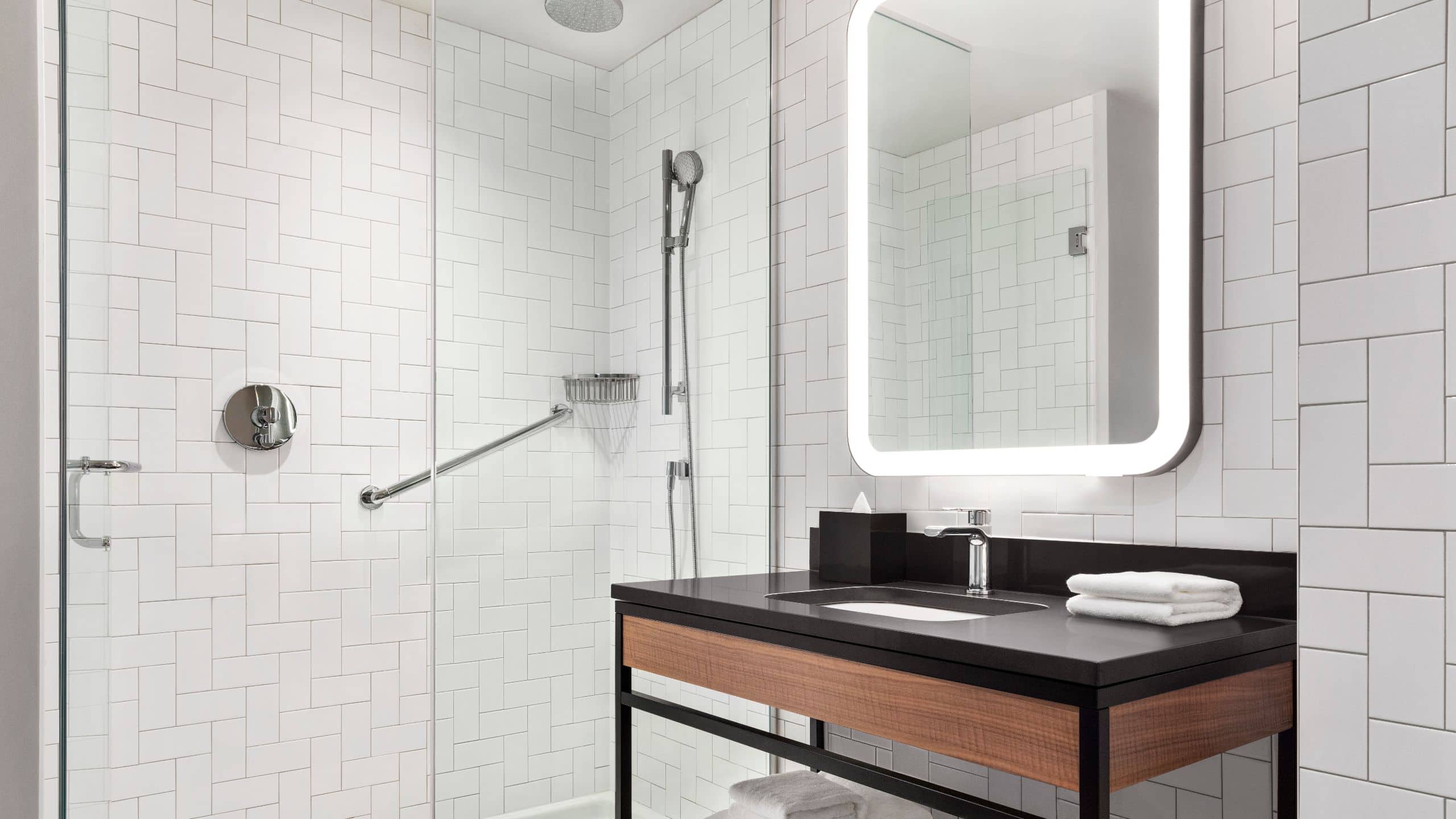 1 King Bed - Image 4