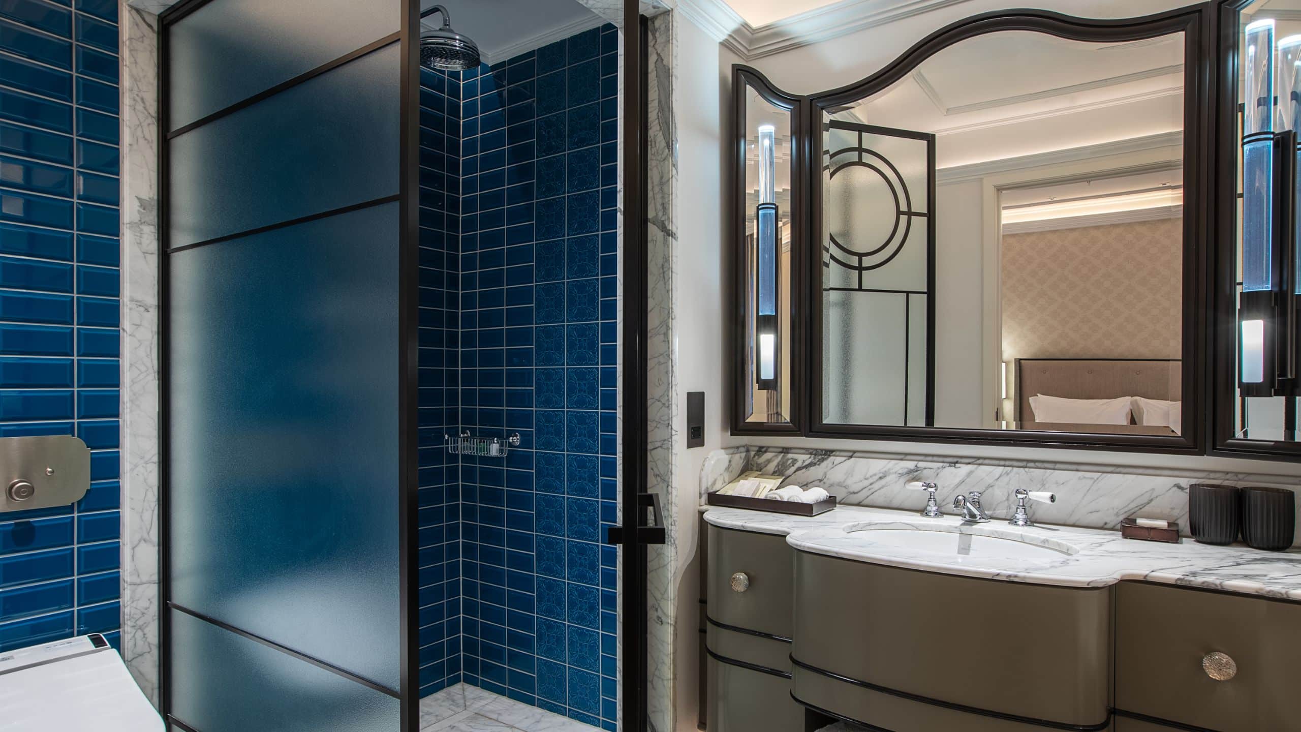 1 King Bed - Image 6