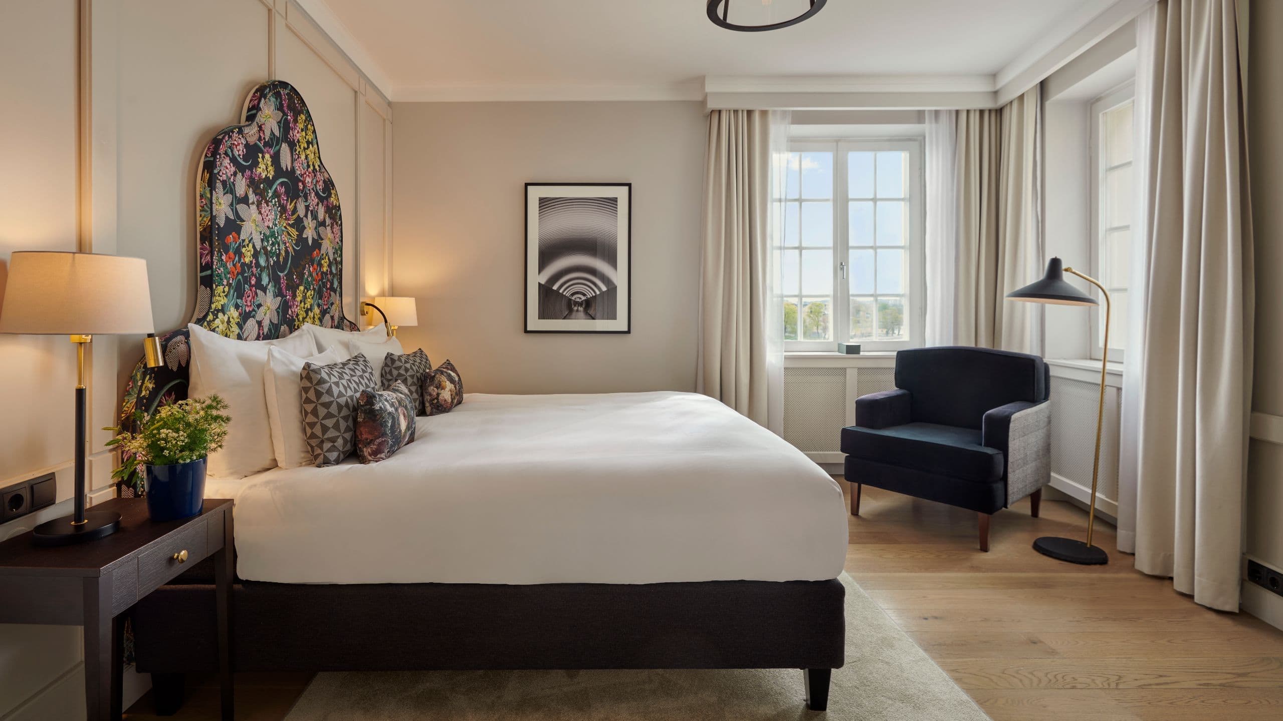Corner Suite with Sea View - Image 1