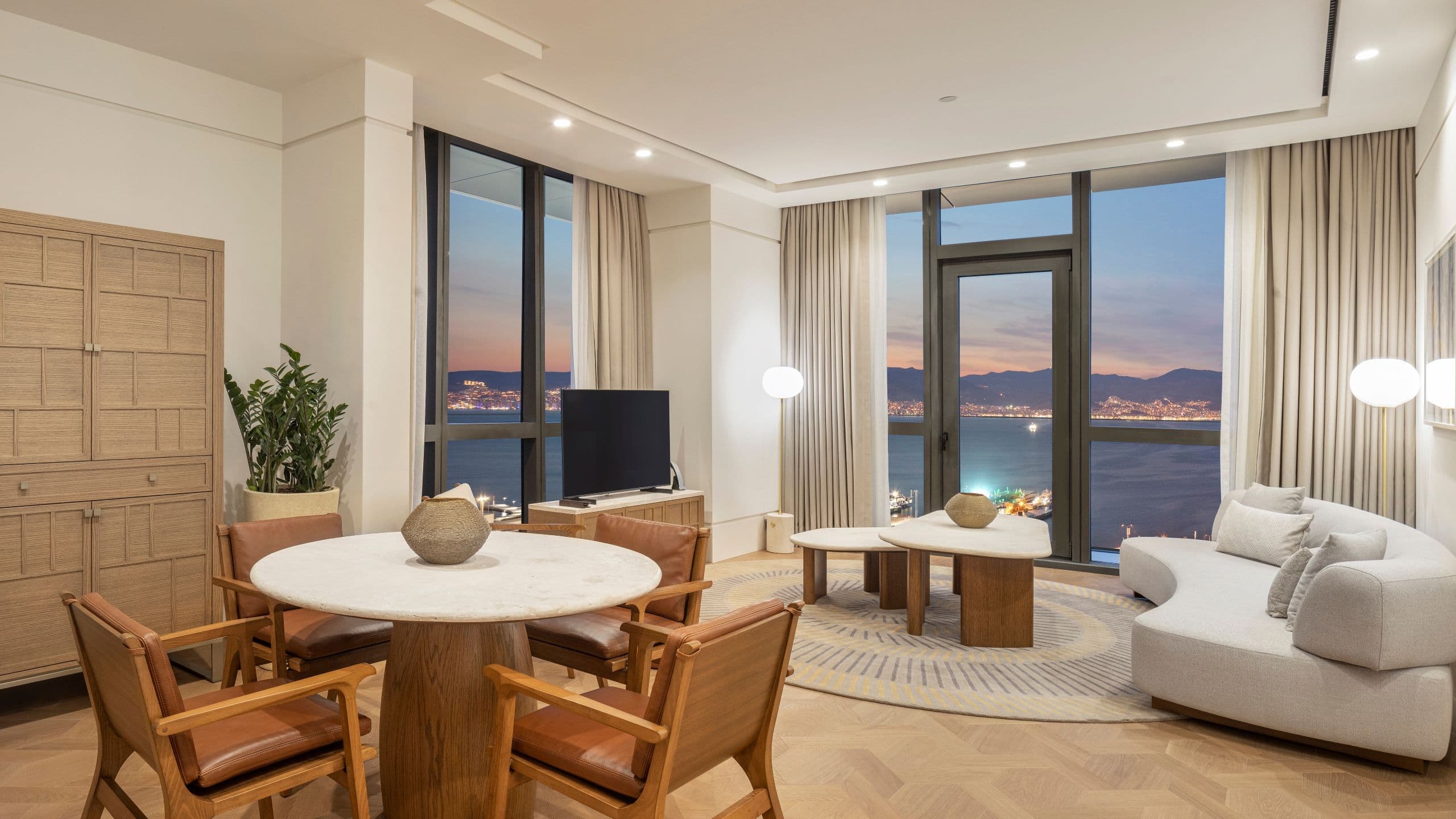 Grand Suite with balcony - Image 7