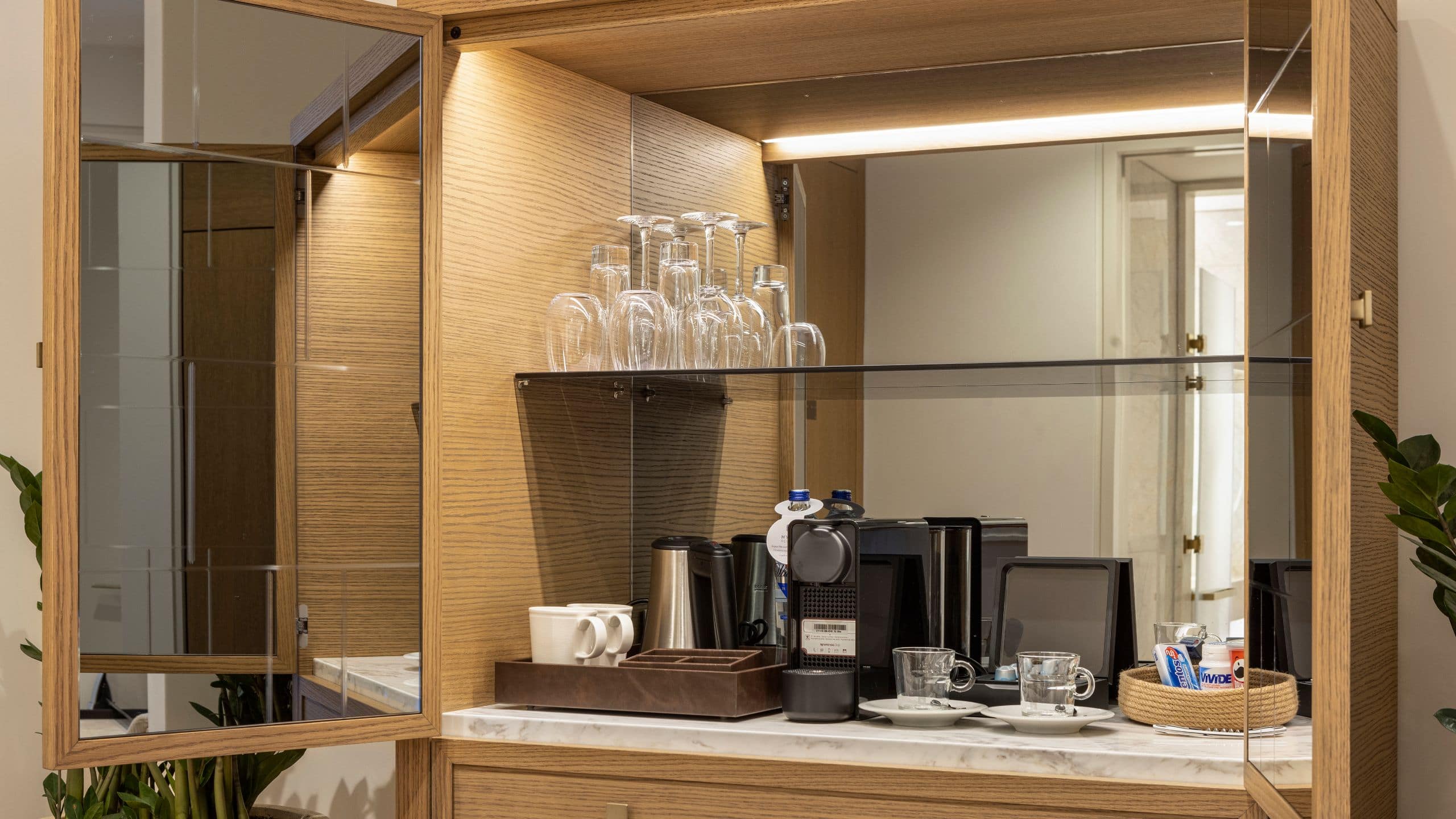 Grand Suite with balcony - Image 8
