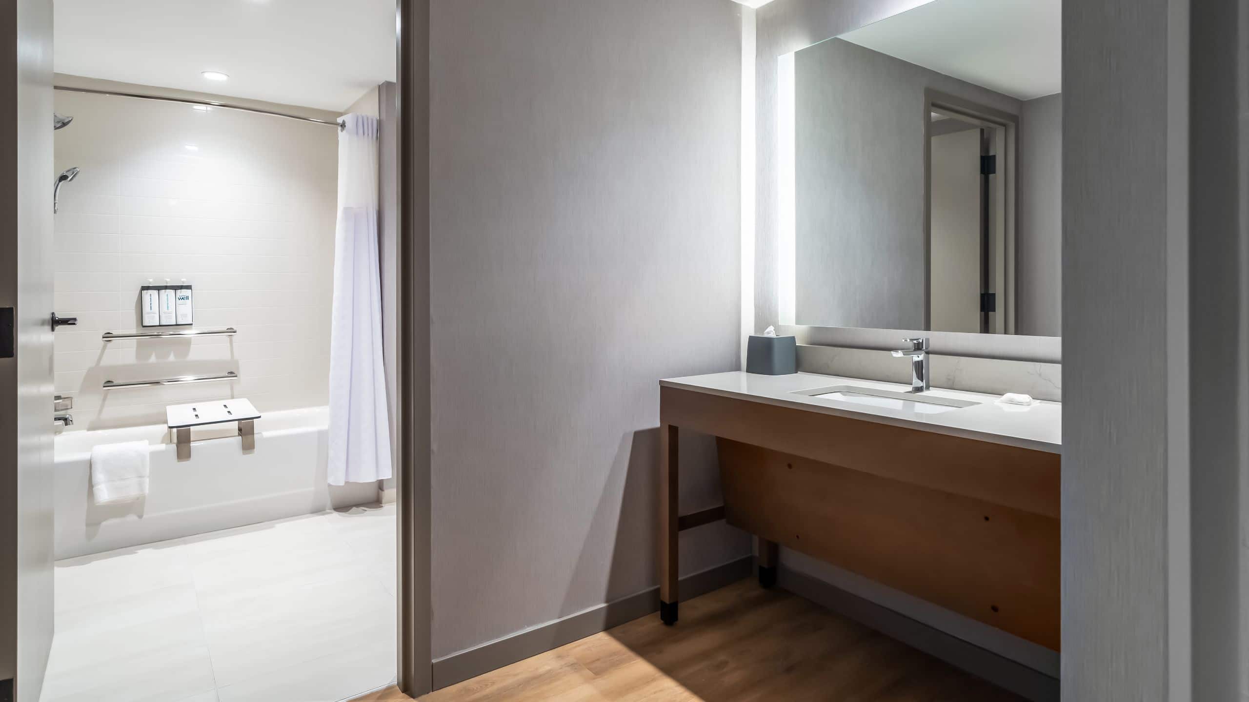 Accessible | King Bed/Tub (Plus Sofa Bed) - Image 5