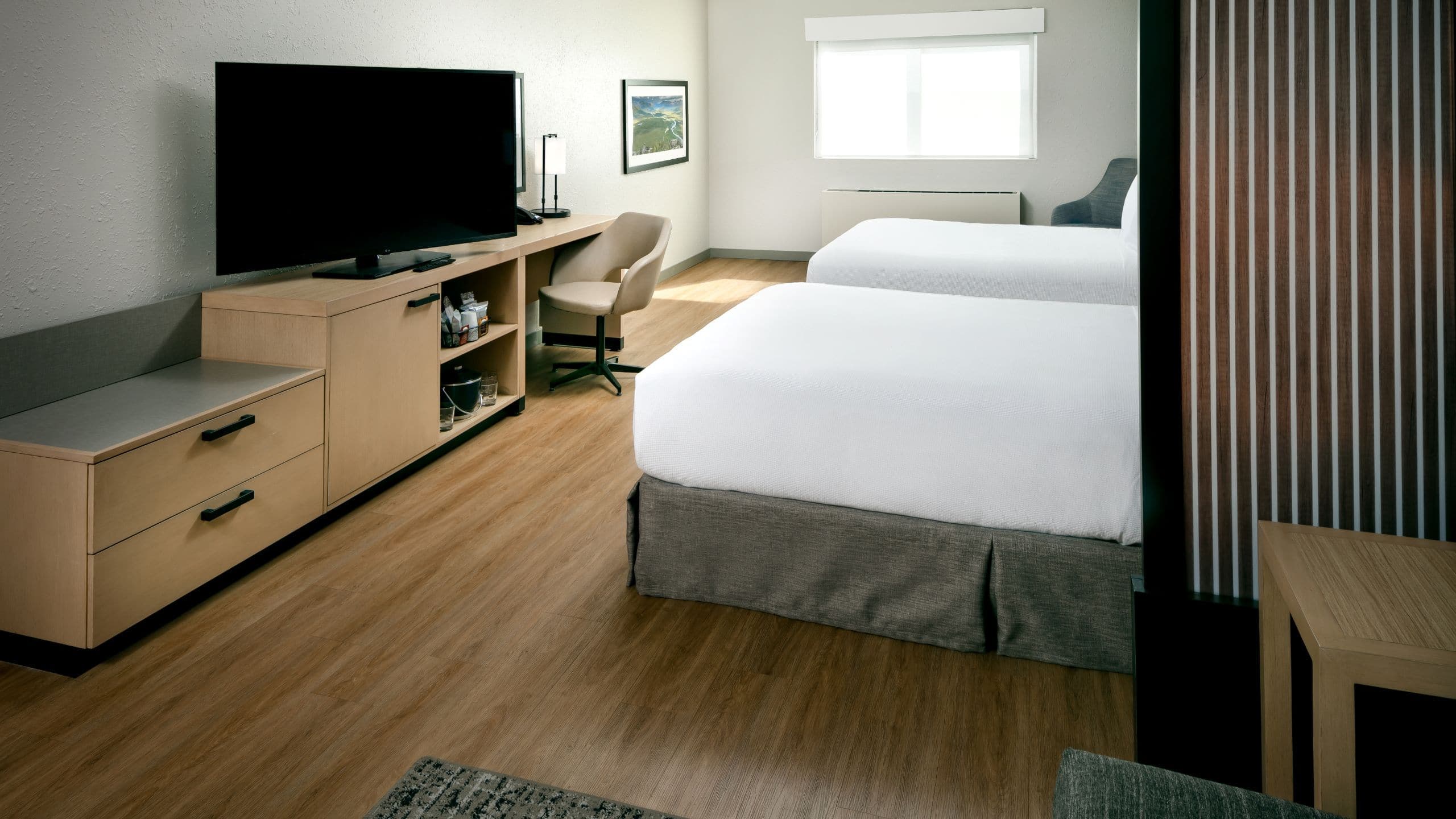 Accessible| Two Queen Beds/Tub (Plus Sofa Bed) - Image 2