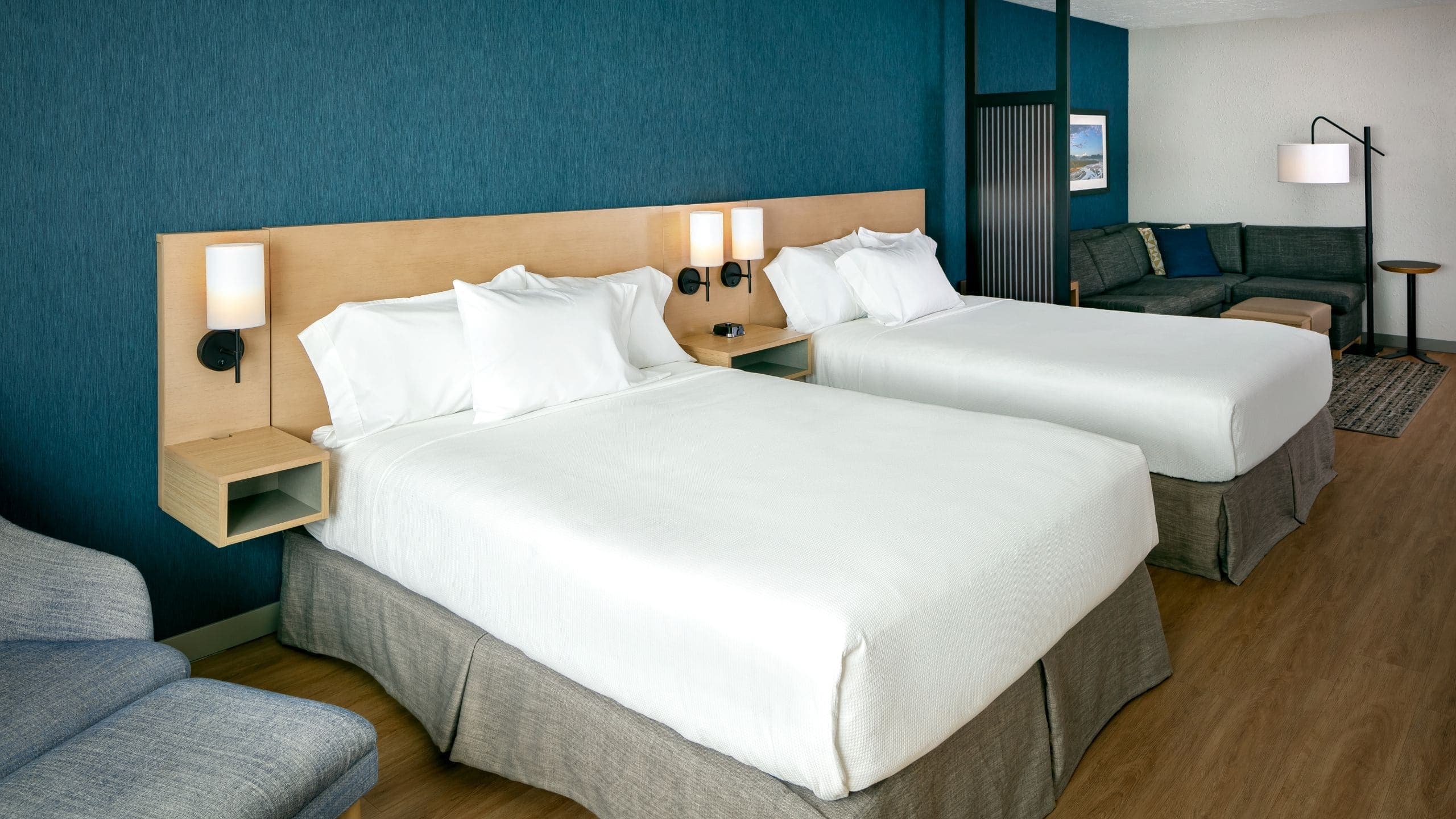 Accessible| Two Queen Beds/Tub (Plus Sofa Bed) - Image 1