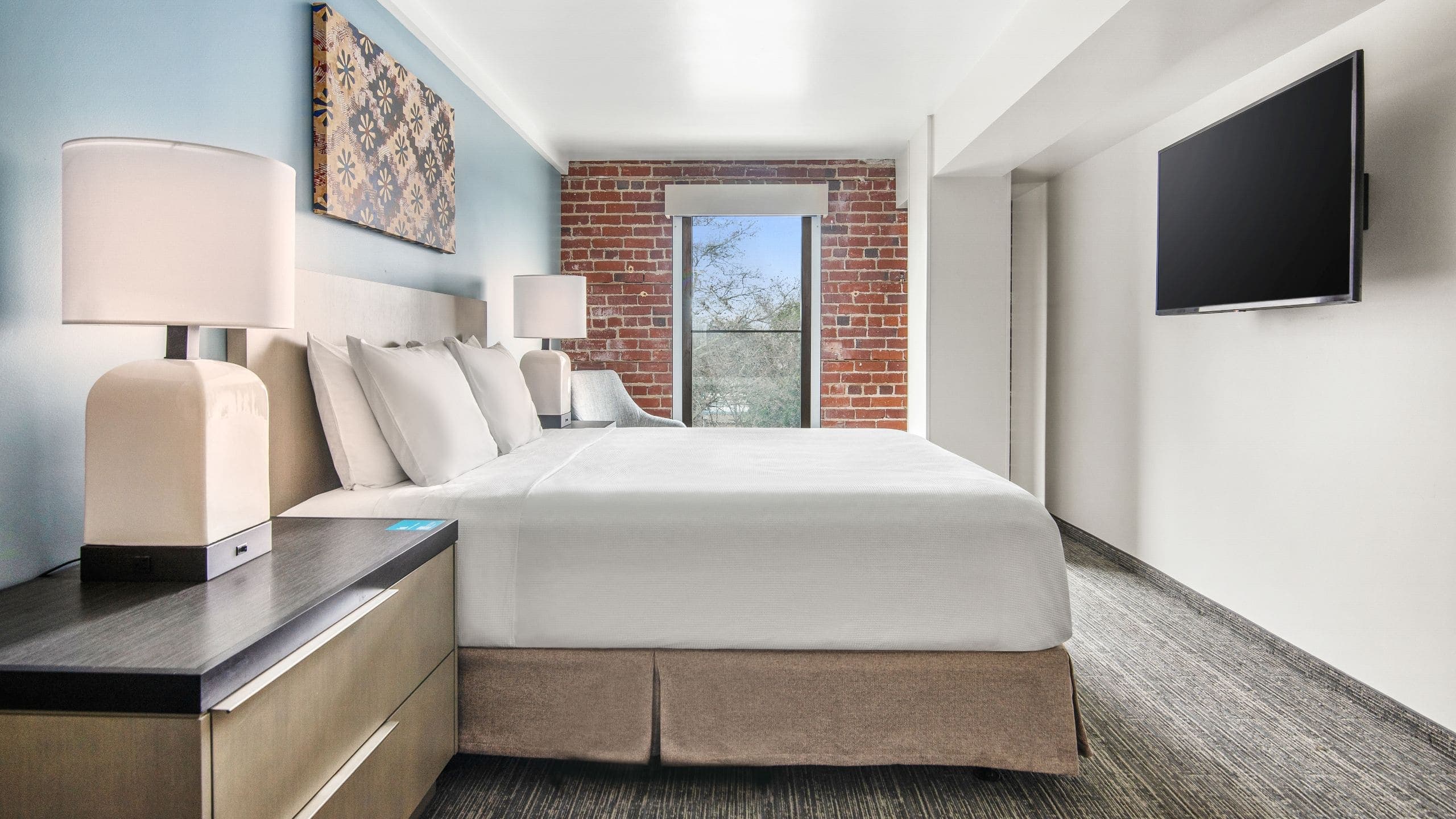 Accessible | One Bedroom Kitchen Suite/Roll-In Shower | King Bed - Image 2