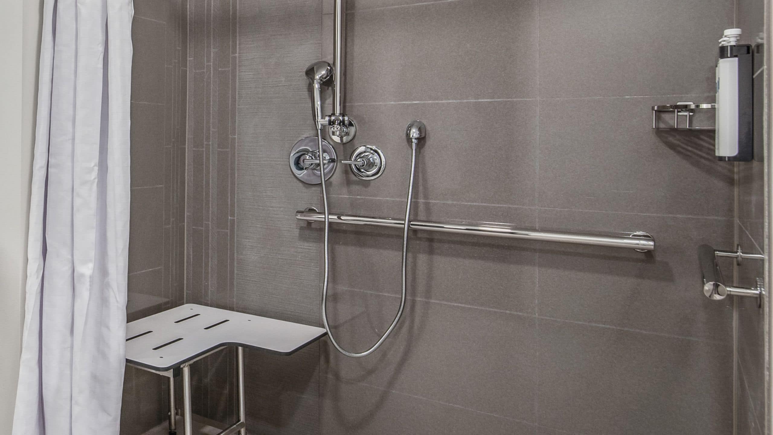 Accessible | Two Queen Beds/Roll-In Shower - Image 3