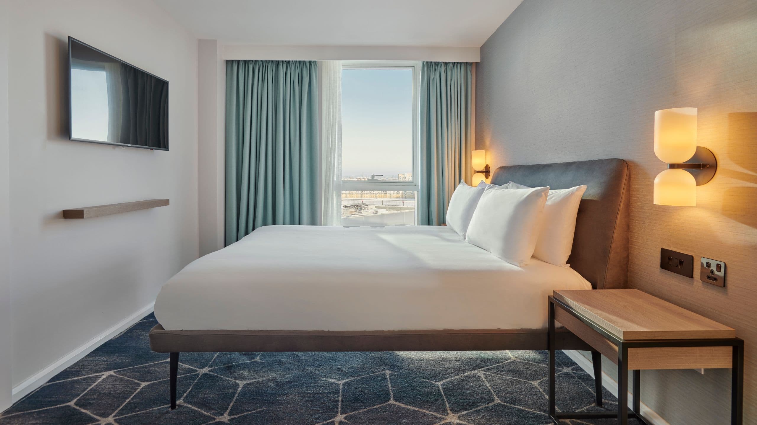 1 King Bed Suite - Image 2