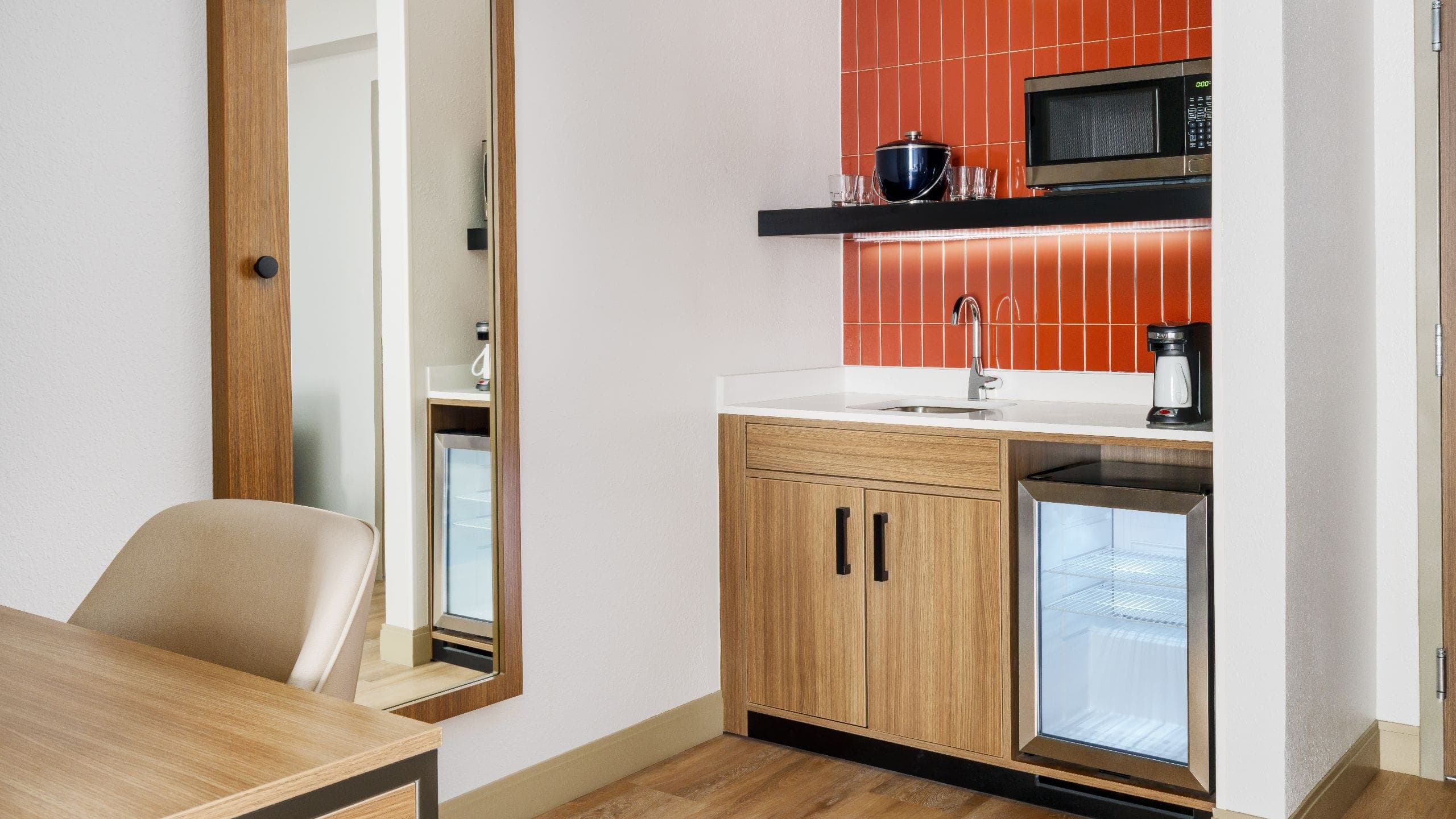 King Bed (with sofa bed) - Image 3