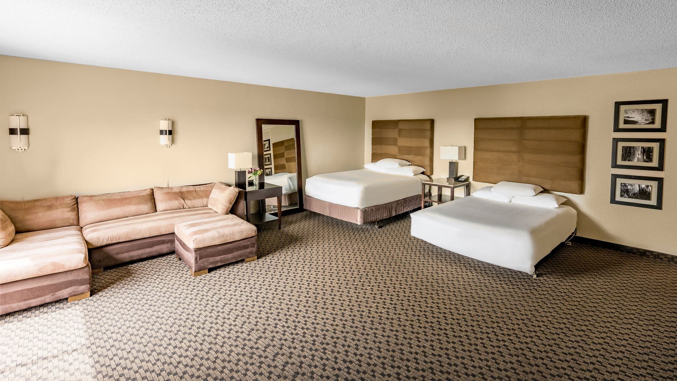 2 Queen Bed with Sofa Bed and Accessible Shower - Image 4