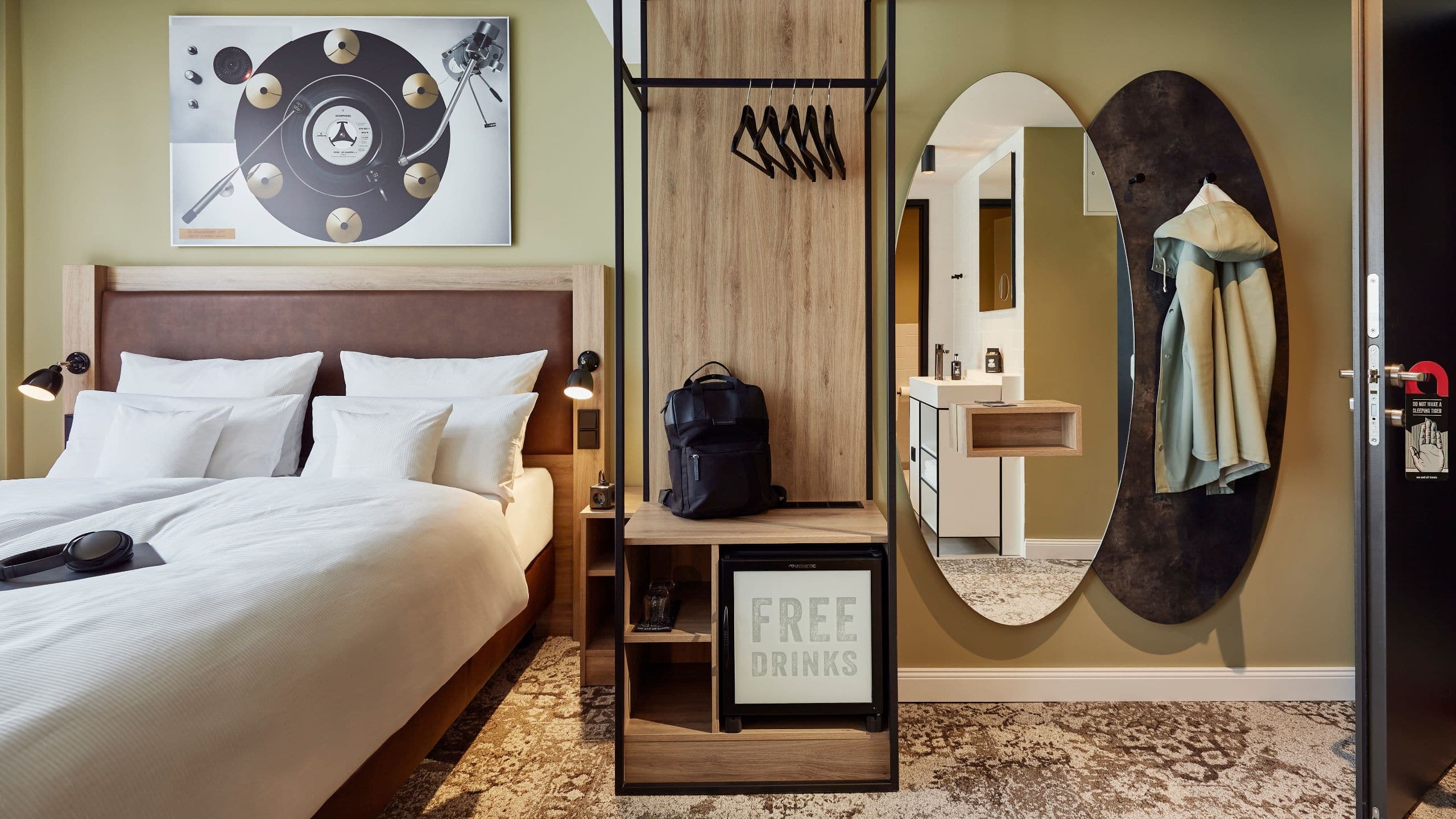 1 King Bed - Image 1