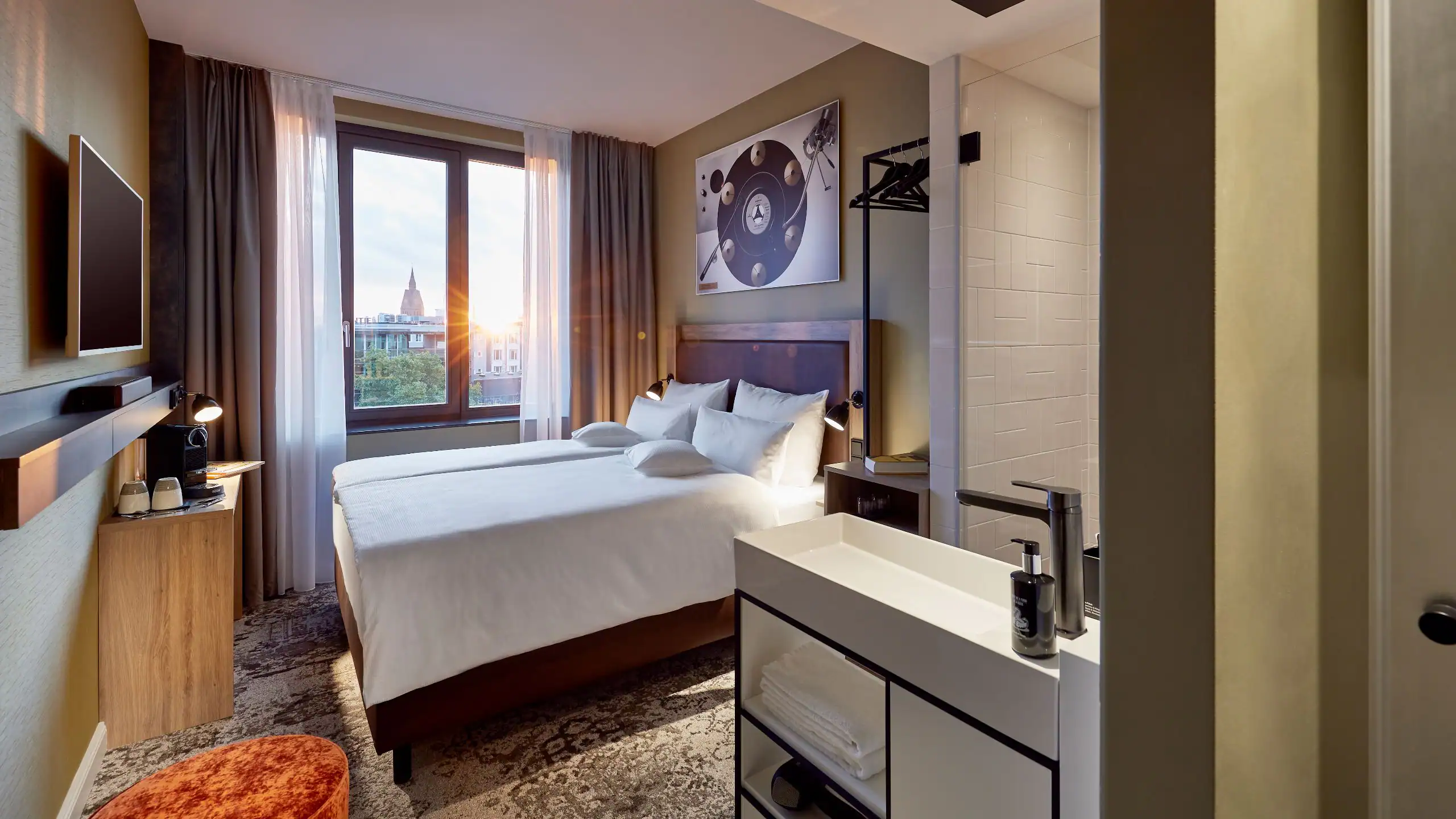 1 Queen Bed - Image 1