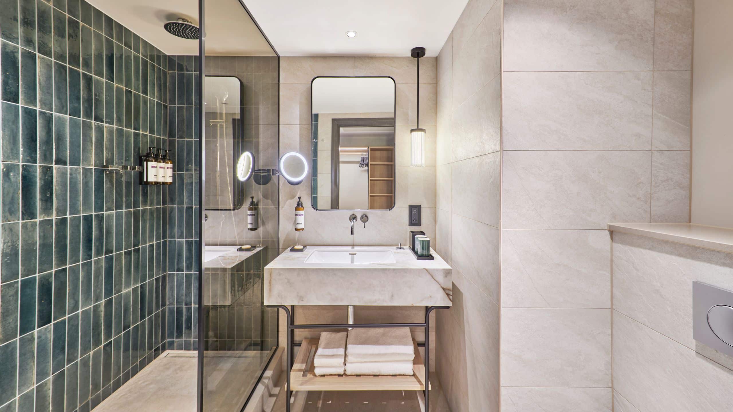 1 King Bed - Image 6