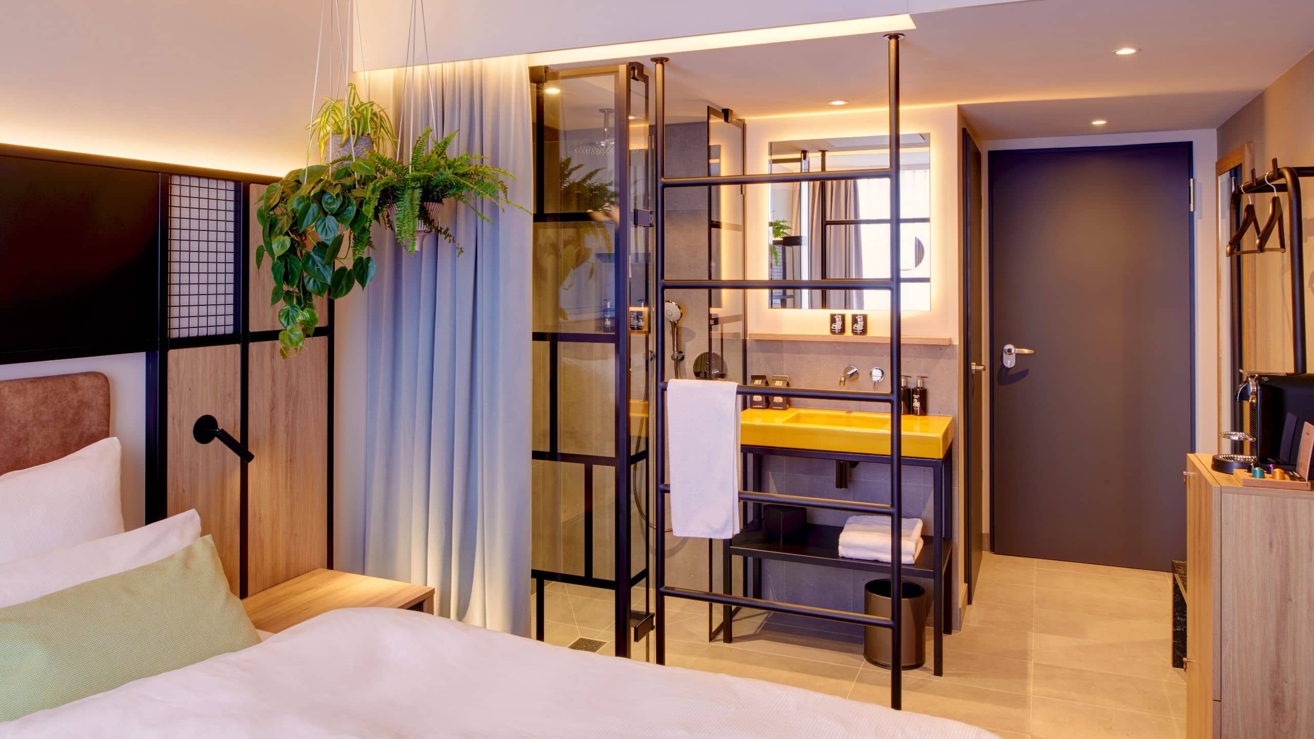 1 King Bed - Image 1