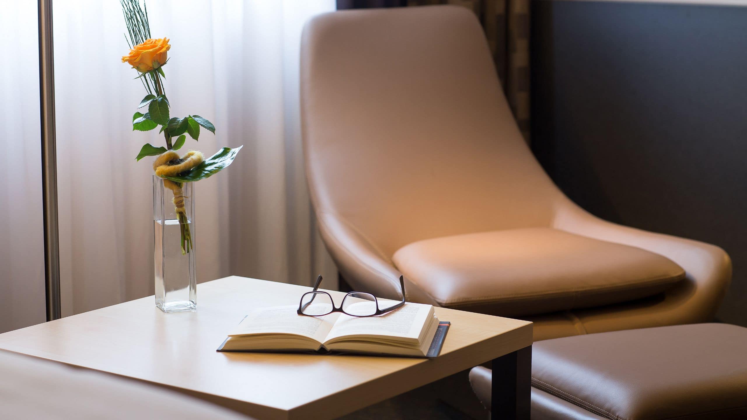 2 Twin Beds - Image 5