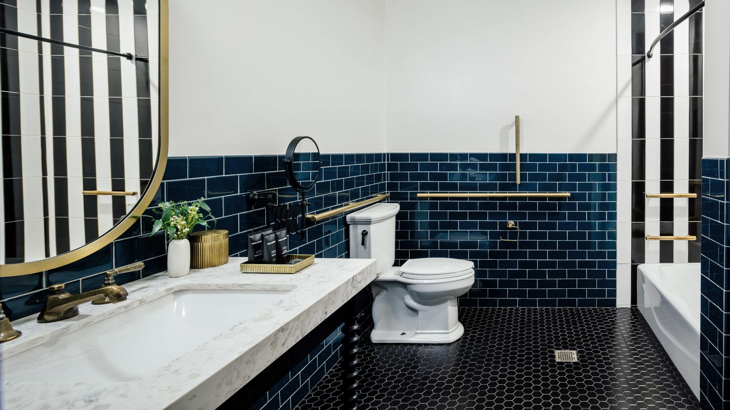 1 King Bed Accessible Tub Bronze - Image 1