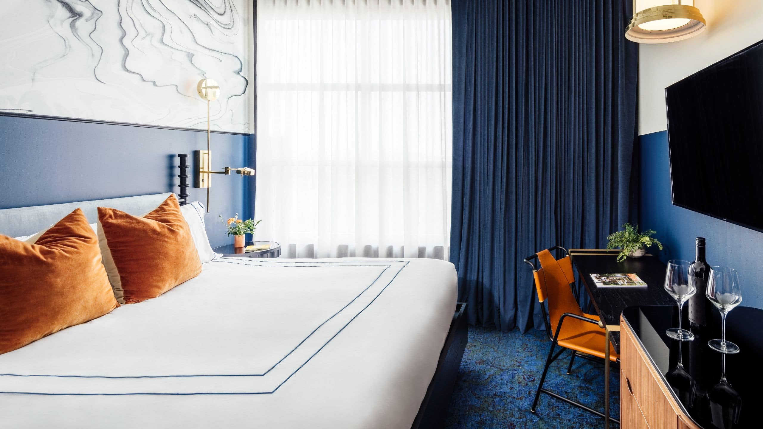 1 King Bed Accessible Tub Bronze - Image 2