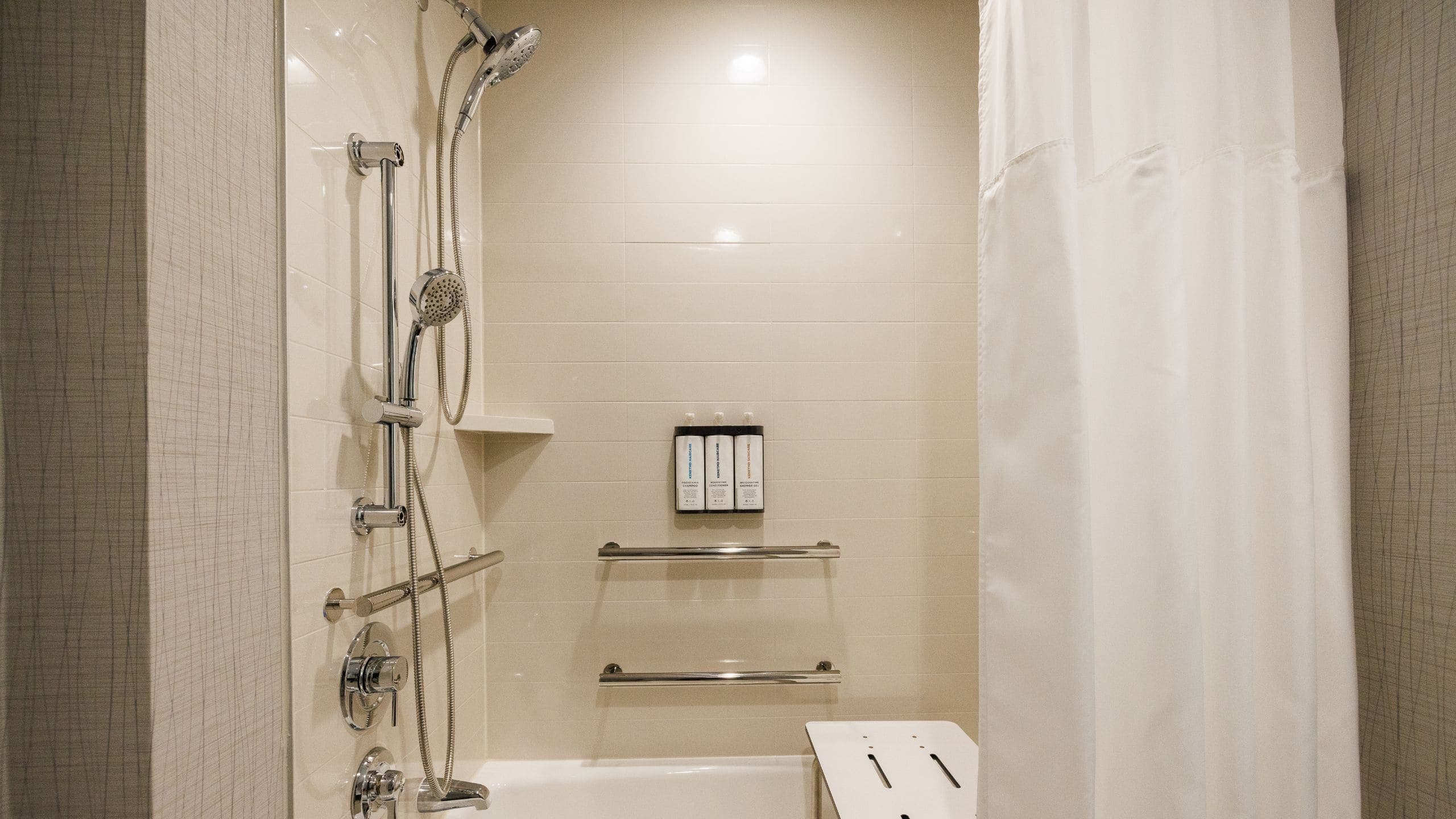 Accessible | Two Queen Beds/Tub (plus sofa bed) - Image 3