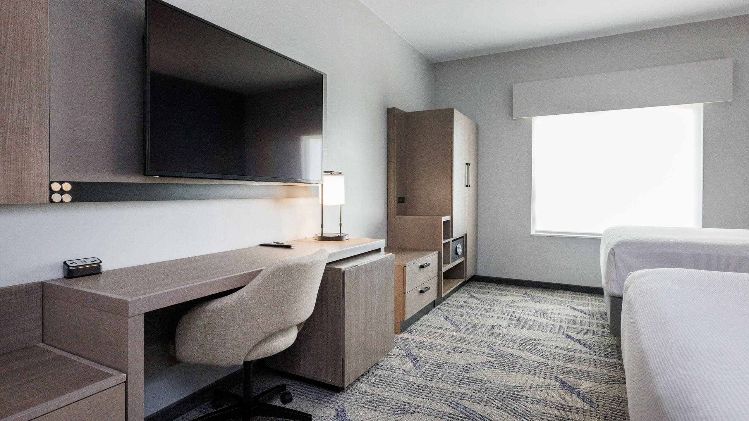 Accessible | Two Queen Beds/Tub (plus sofa bed) - Image 1