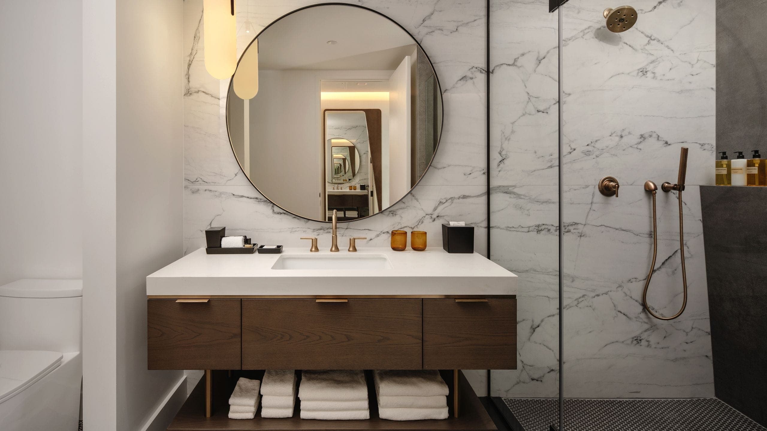 2 Queen Beds - Image 3